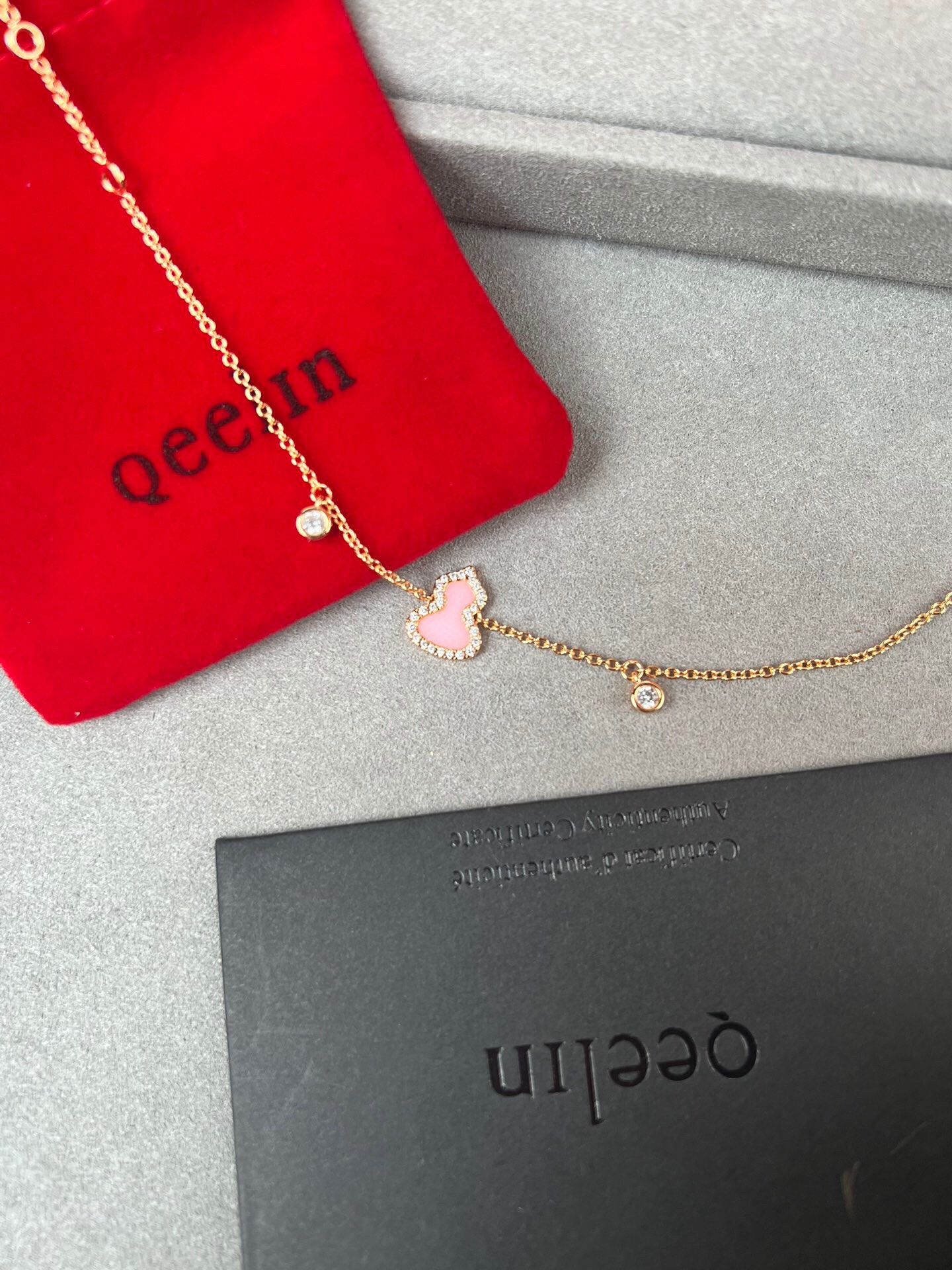 “Pink Protein Bracelet with Gold Metal and Heart-Lifting Color: Fresh and Macaroon Girls Fashion Accessory” - 图片 6