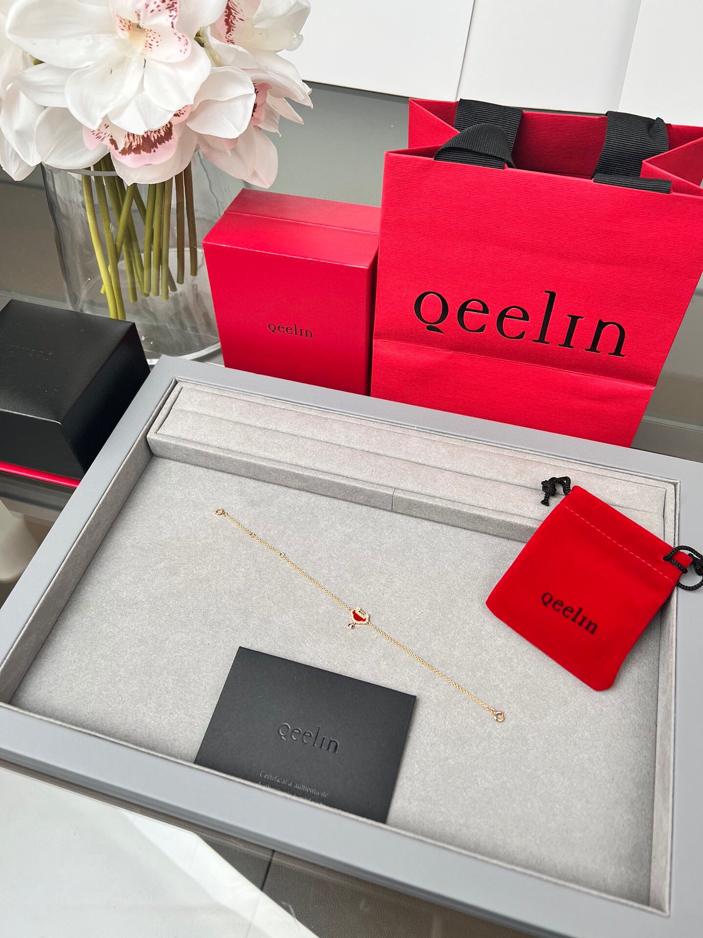 “Qeelin Quillin Safe Lock: Handcuff & Jewellery from Yu Yi Series – Symbolic Peace and Protection Adornments”