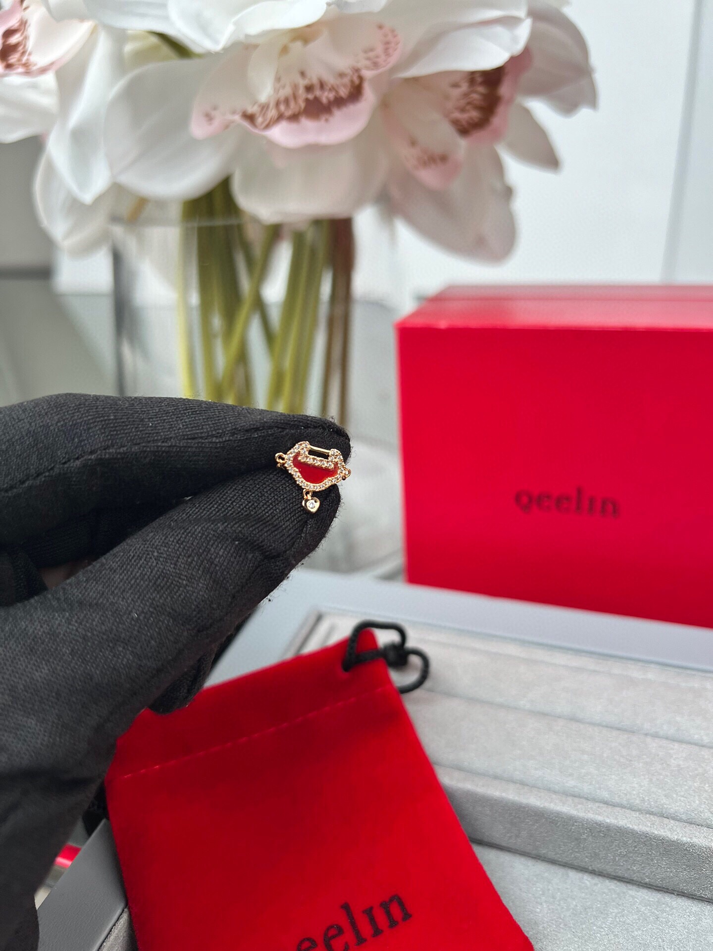 “Qeelin Quillin Safe Lock: Handcuff & Jewellery from Yu Yi Series – Symbolic Peace and Protection Adornments” - 图片 9