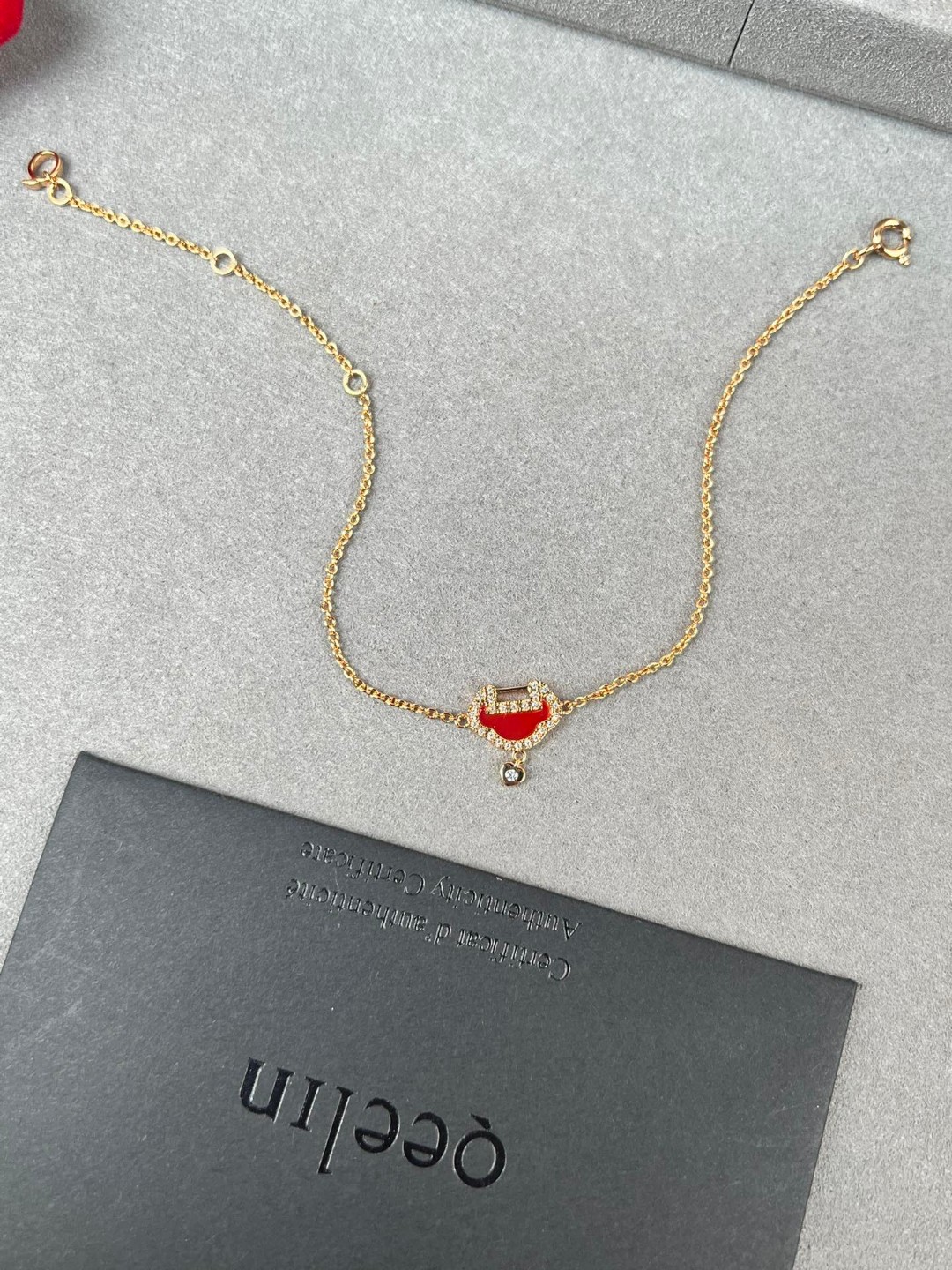 Qeelin Quillin Safe Lock: Handcuff Jewelry Yu Yi Series – Symbolic Peace and Protection Inspiration - 图片 4