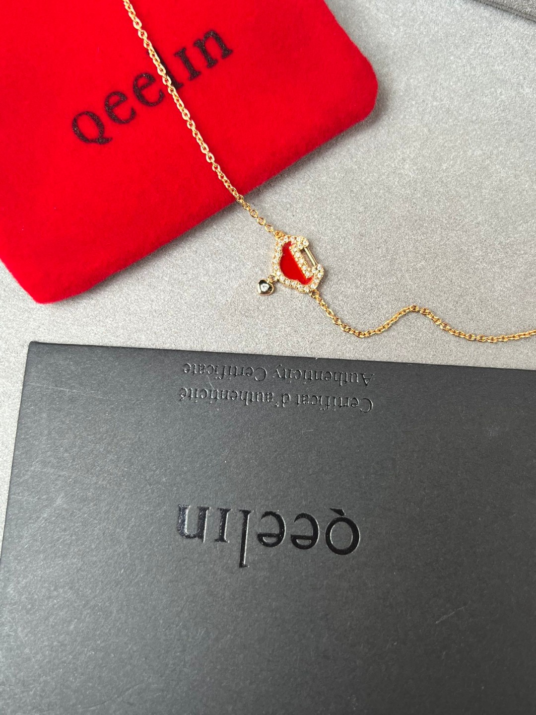 “Qeelin Quillin Safe Lock – Handcuff Jewelry Yu Yi Series: Symbolic Peace and Protection Inspired by Chinese Tradition” - 图片 6