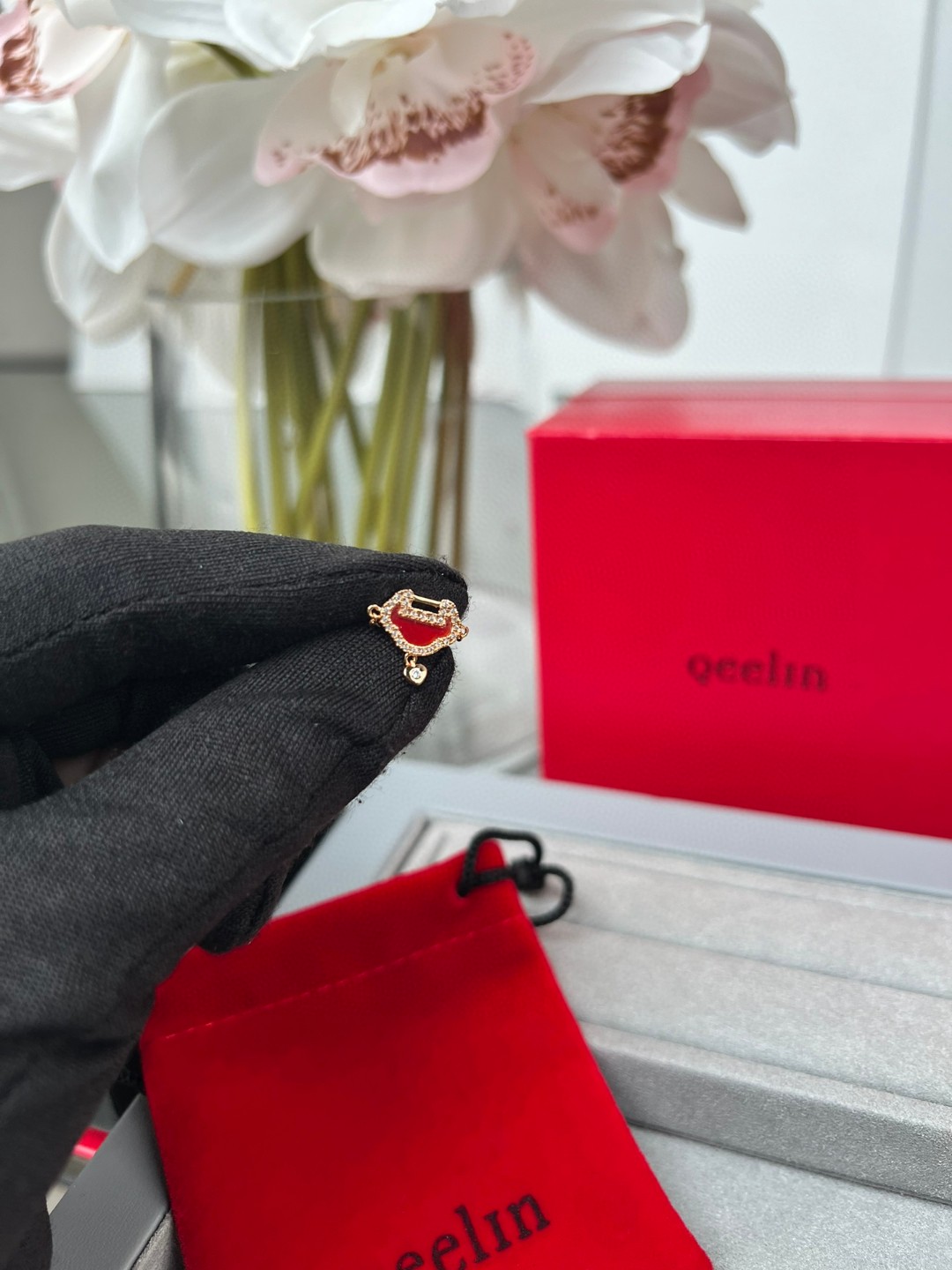 “Qeelin Quillin Safe Lock – Handcuff Jewelry Yu Yi Series: Symbolic Peace and Protection Inspired by Chinese Tradition” - 图片 9
