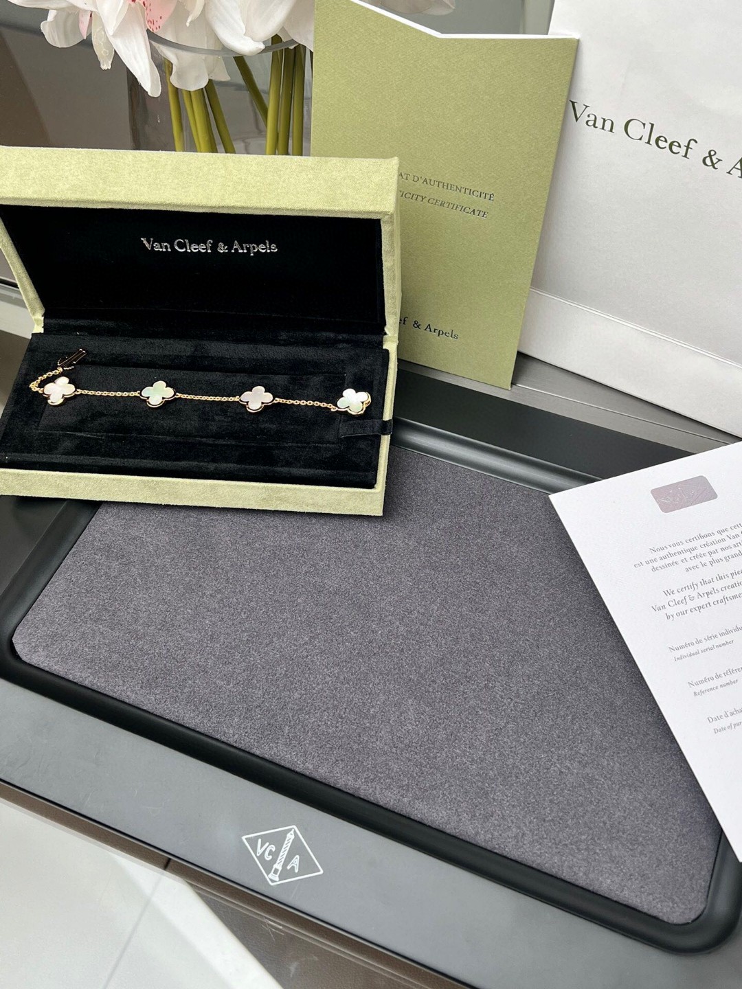 Браслет белый