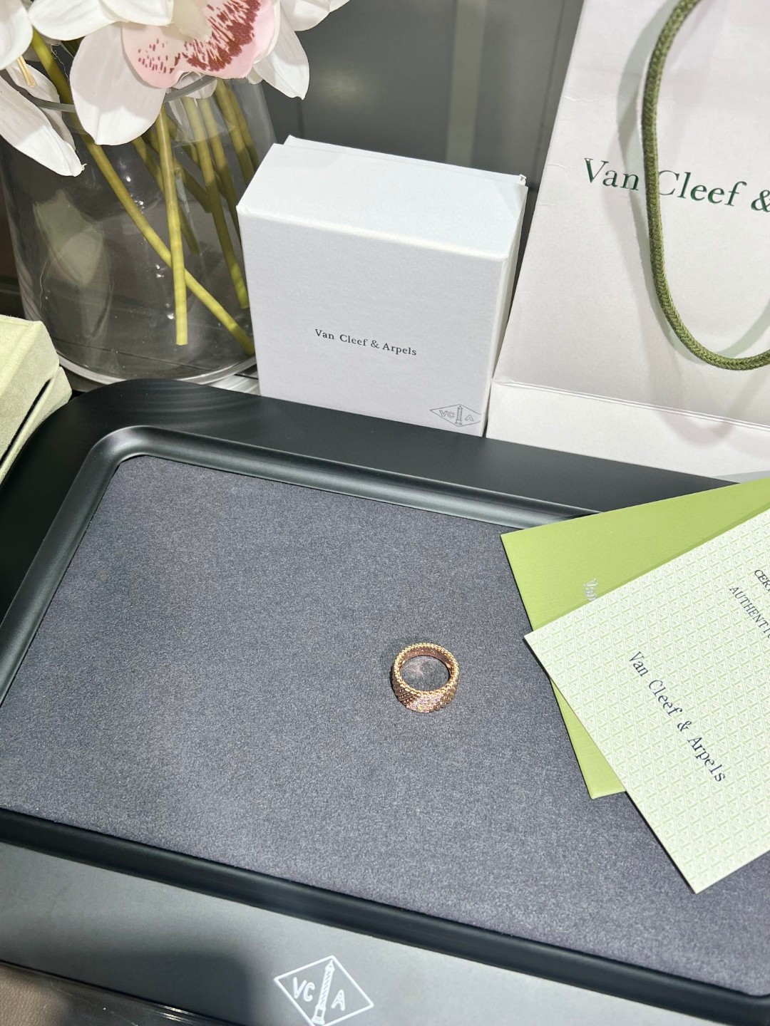 Luxury Querlee Jewelry: Wholesale Price for Stunning Rings with Gold and Diamonds