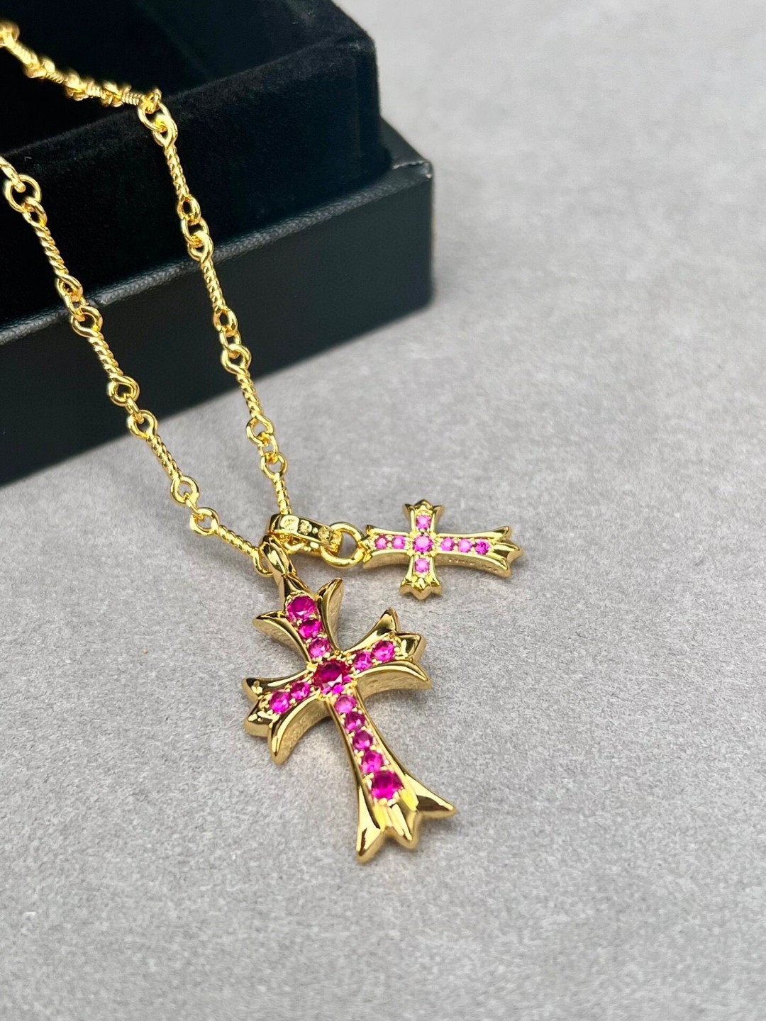 Pchrome hearts 22k镀金红钻双十字架项链，22k镀金红钻双十字架项链
