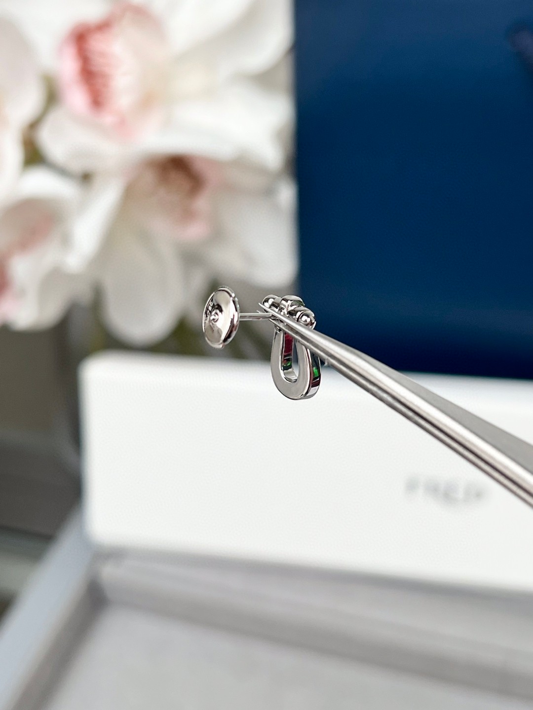 Stylish £280 Fred Maverick Earrings with 40 Round Drills for Fashionable Women. - 图片 8
