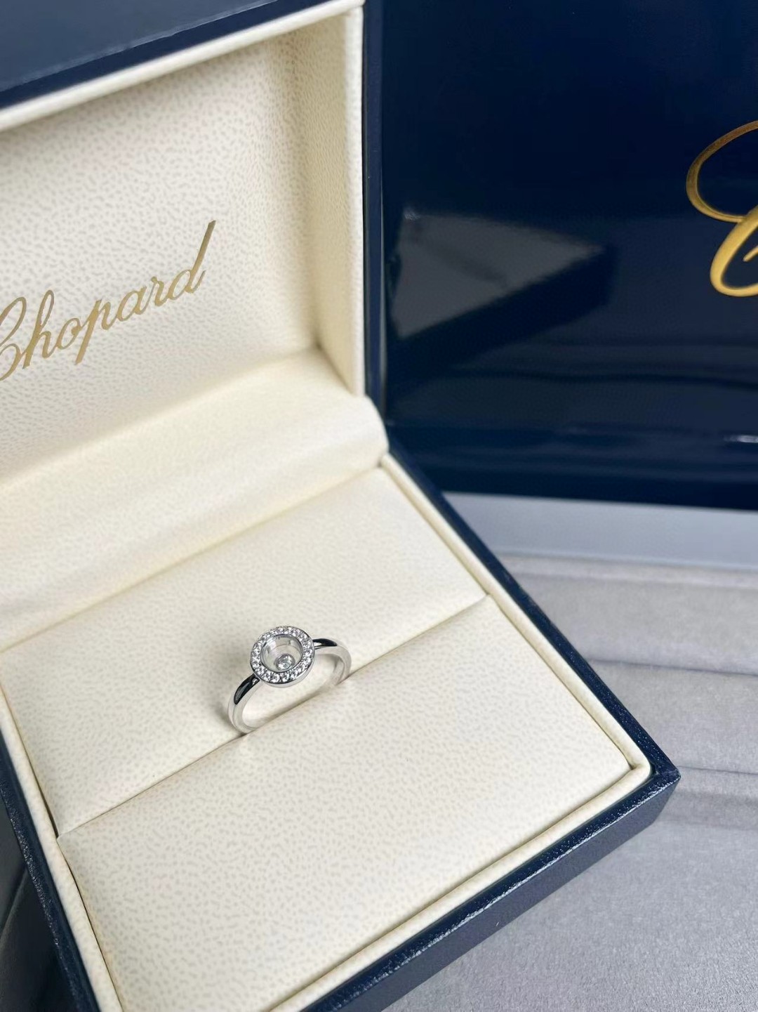 Часы камни бриллиант