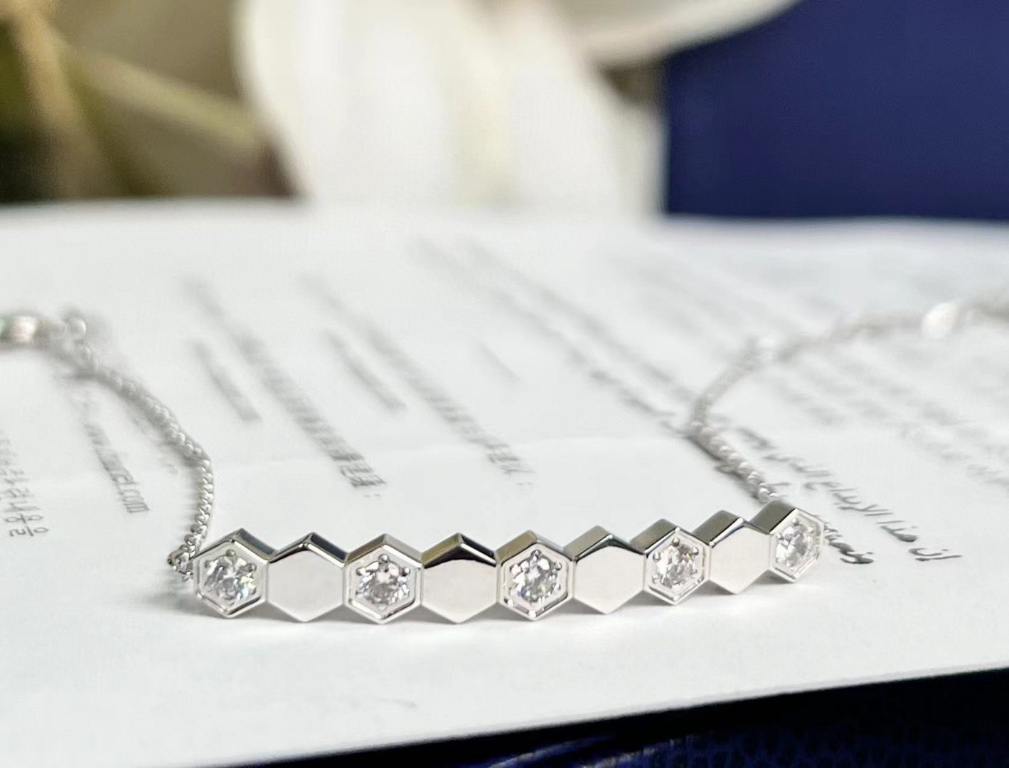 Браслет белый