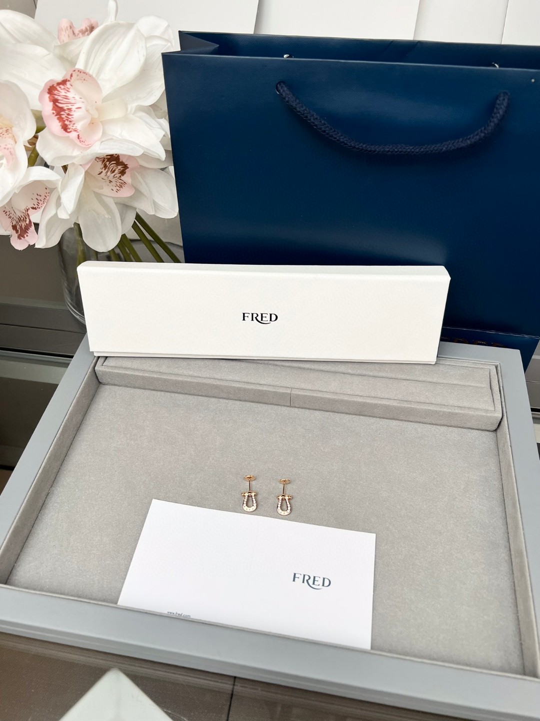 “£280 Fred Maverick Earrings: Mid-sized with 40 Round Drills for Fashionable Look” - 图片 1