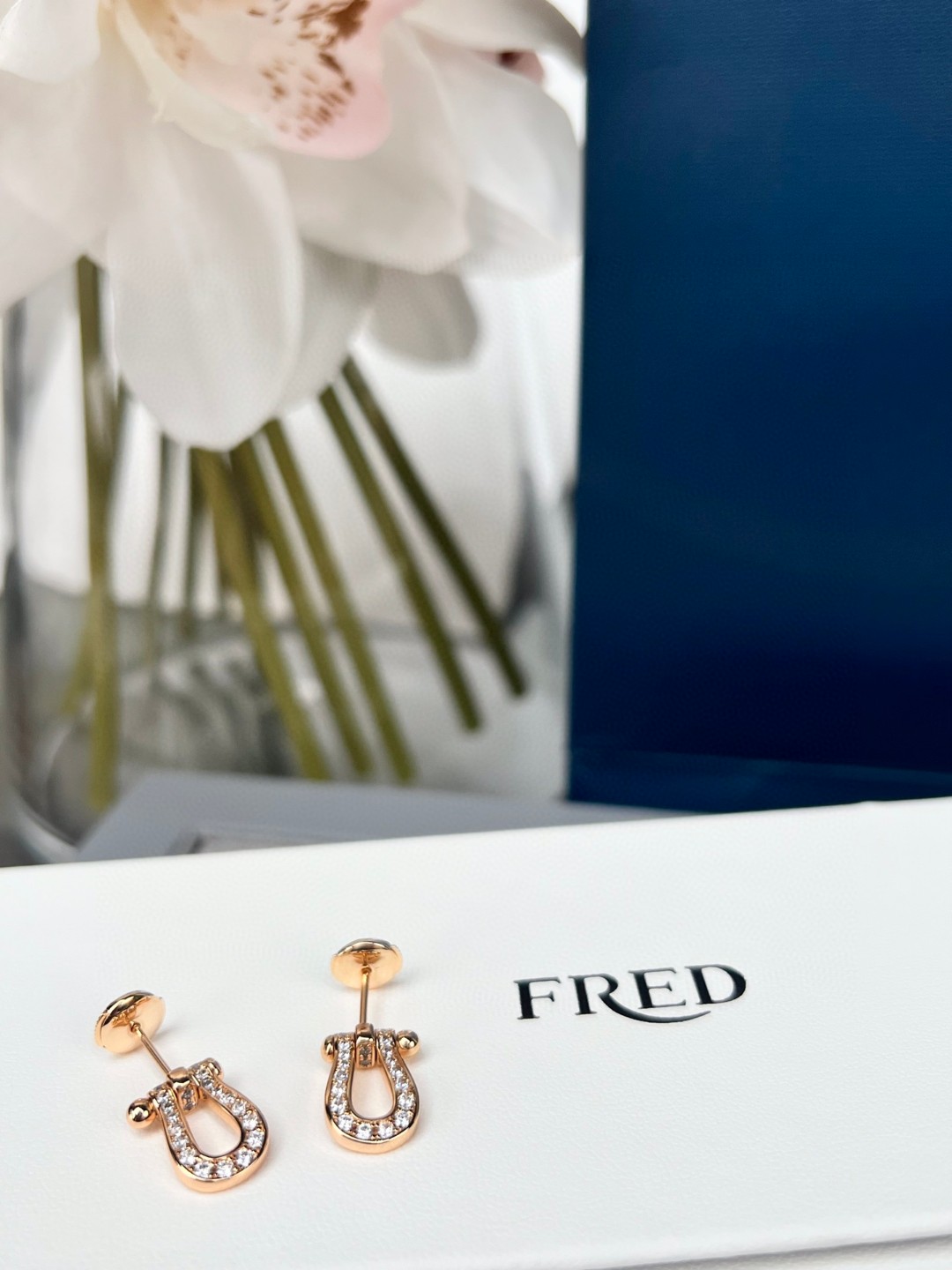“£280 Fred Maverick Earrings: Mid-sized with 40 Round Drills for Fashionable Look” - 图片 2