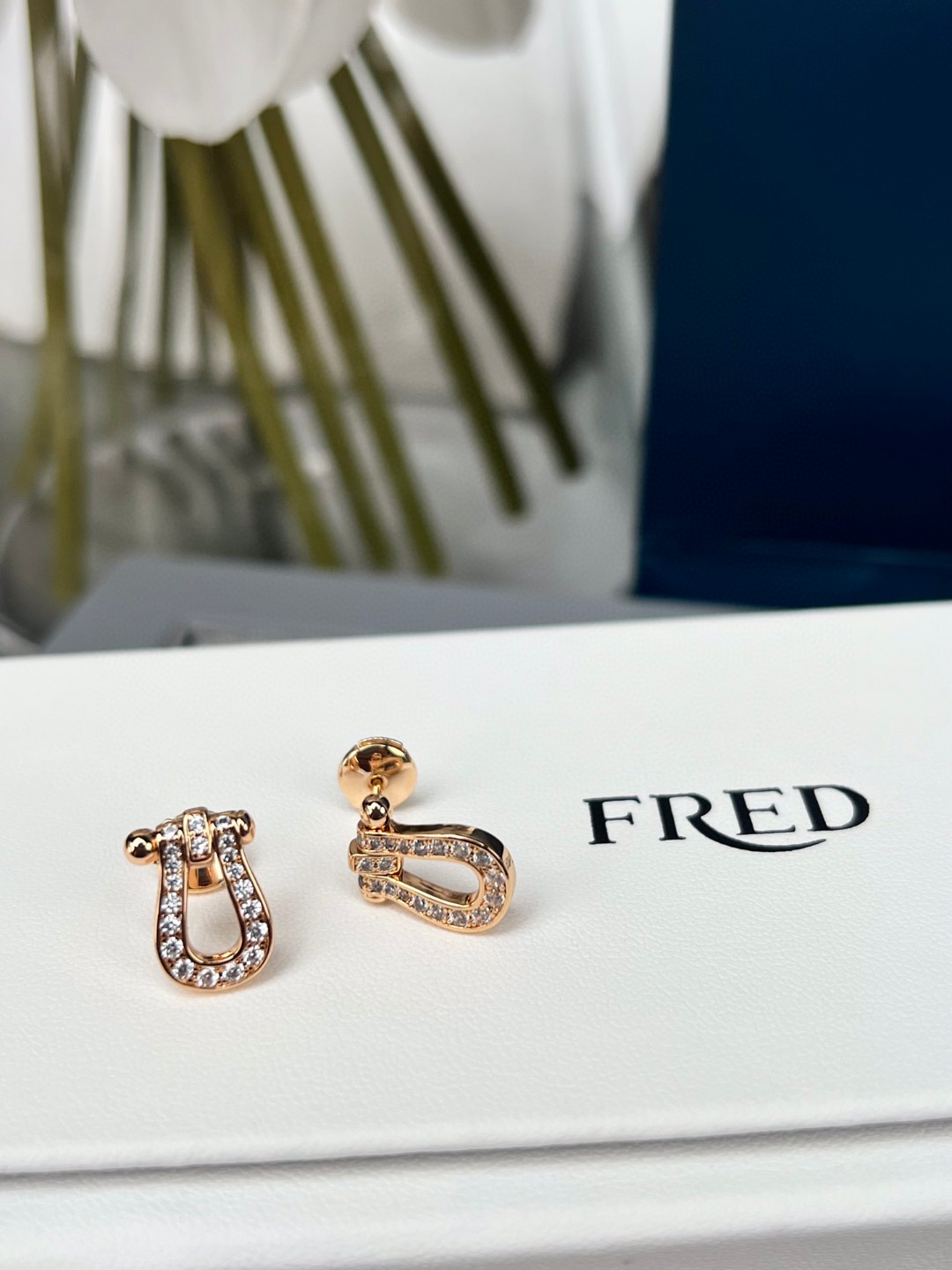 “£280 Fred Maverick Earrings: Mid-sized with 40 Round Drills for Fashionable Look” - 图片 3