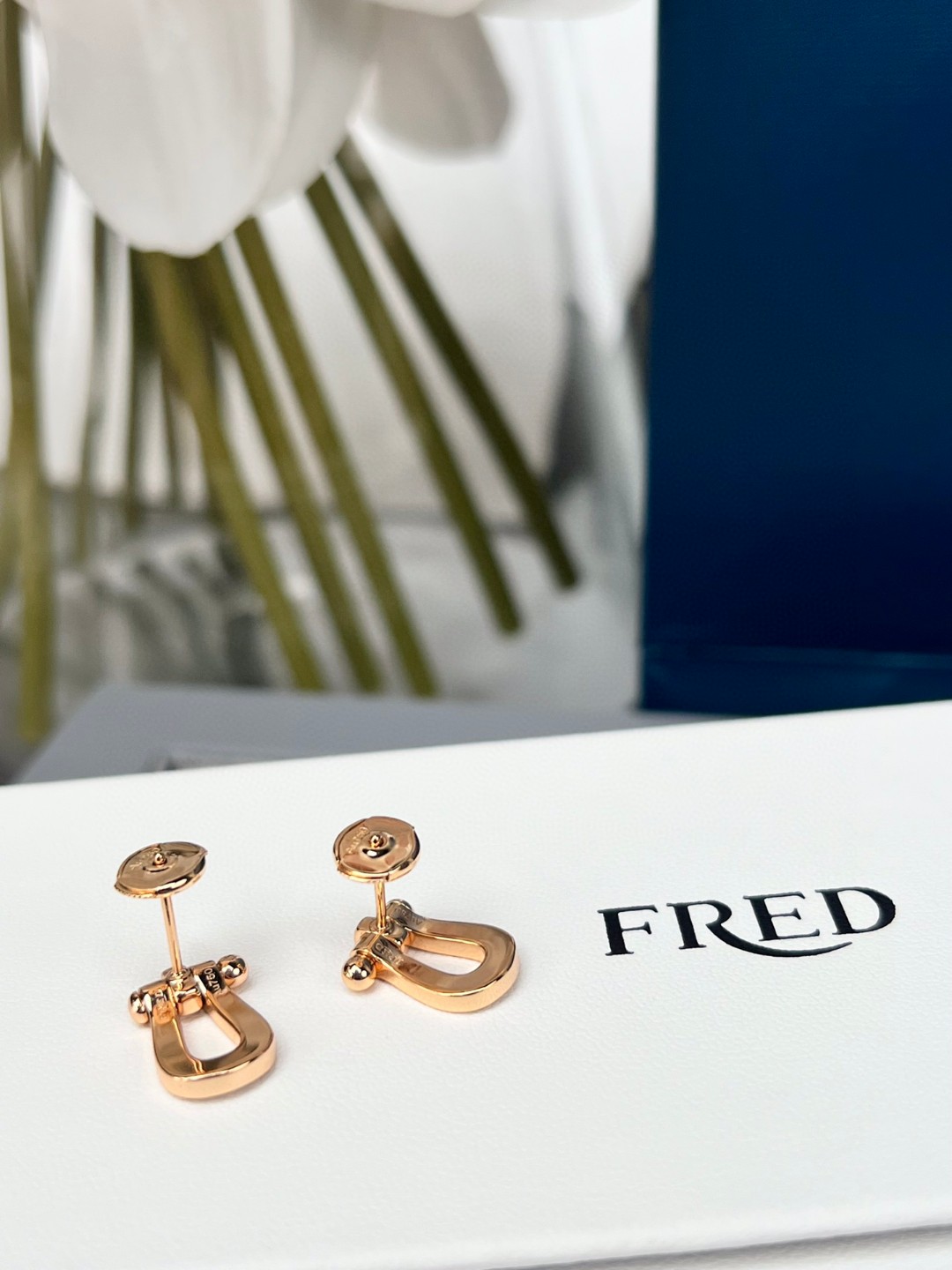“£280 Fred Maverick Earrings: Mid-sized with 40 Round Drills for Fashionable Look” - 图片 4