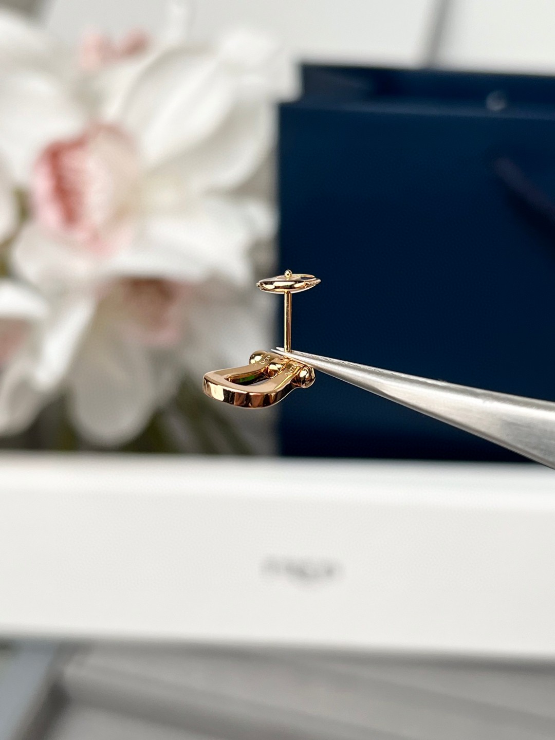 “£280 Fred Maverick Earrings: Mid-sized with 40 Round Drills for Fashionable Look” - 图片 9