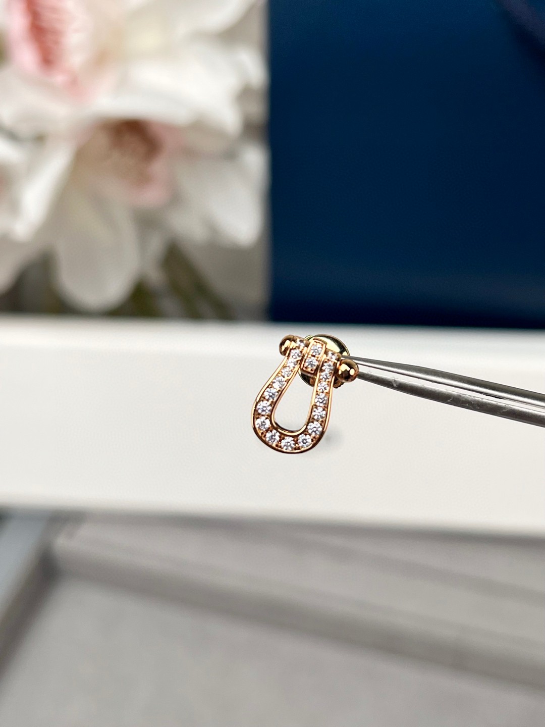 “£280 Fred Maverick Earrings: Mid-sized with 40 Round Drills for Fashionable Look” - 图片 7