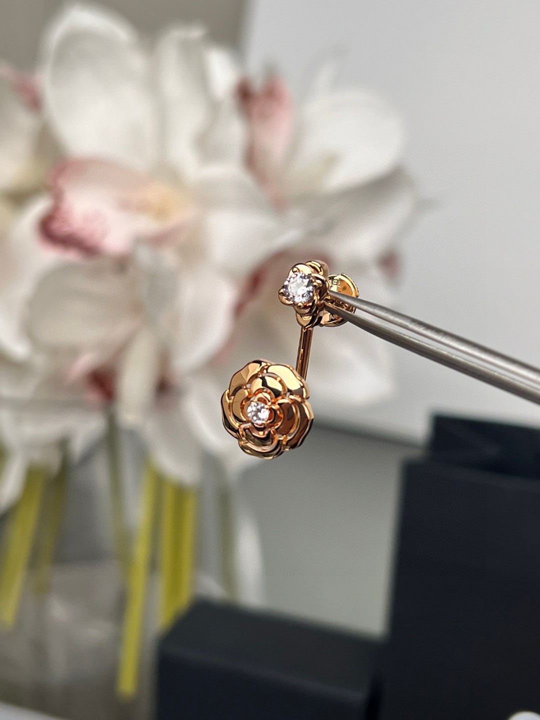 Chanel 香奶奶玫瑰金山茶花耳环～camelia系列18k金奢华珠宝 香家的山茶花不只是一朵花