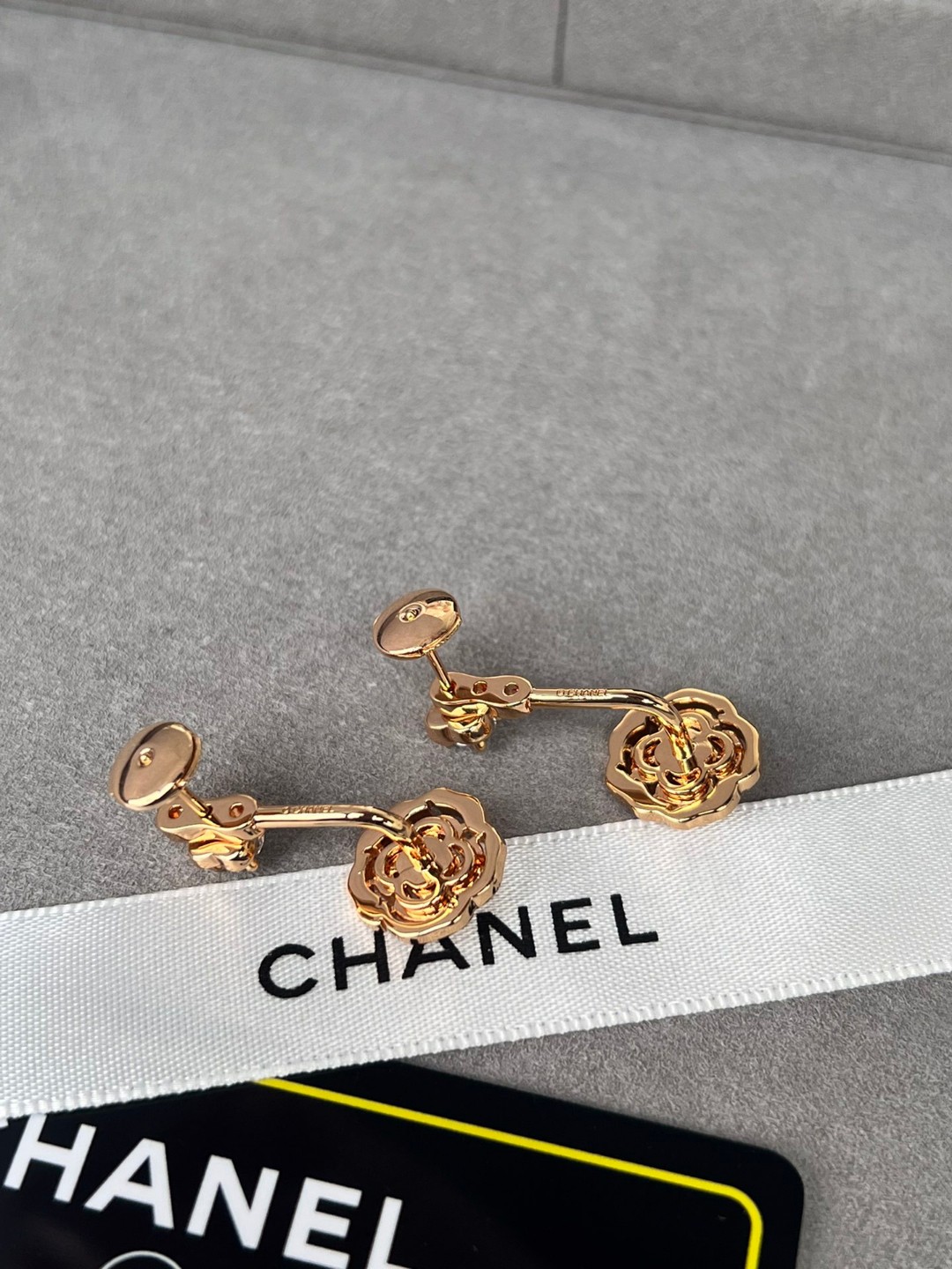 Chanel 香奶奶玫瑰金山茶花耳环～camelia系列18k金奢华珠宝 香家的山茶花不只是一朵花