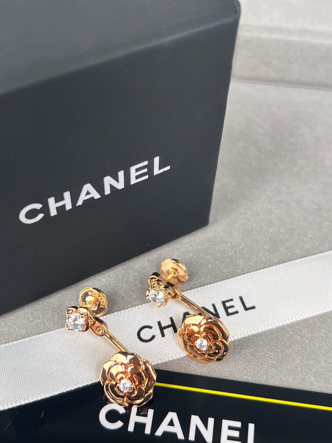 Chanel 香奶奶玫瑰金山茶花耳环～camelia系列18k金奢华珠宝 香家的山茶花不只是一朵花
