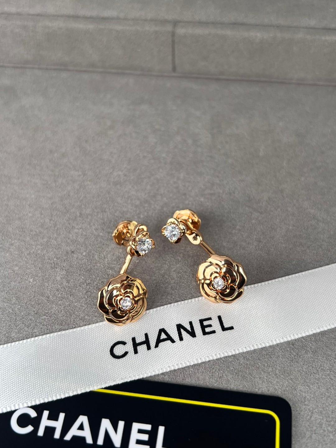 Chanel 香奶奶玫瑰金山茶花耳环～camelia系列18k金奢华珠宝 香家的山茶花不只是一朵花