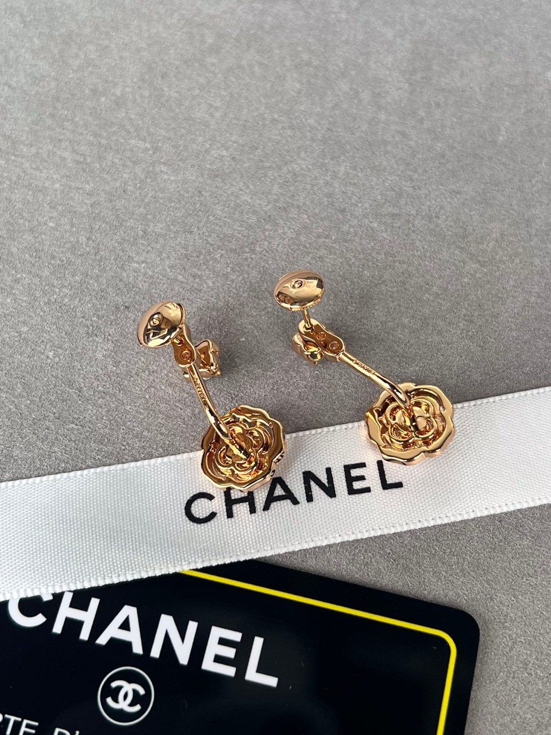 Chanel 香奶奶玫瑰金山茶花耳环～camelia系列18k金奢华珠宝 香家的山茶花不只是一朵花