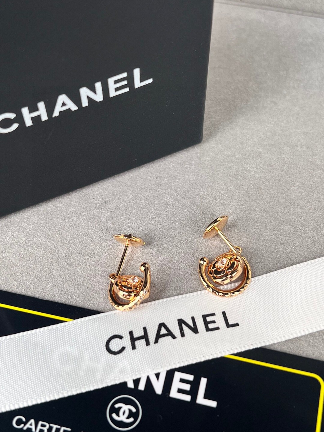 Chanel 香奶奶玫瑰金山茶花耳环～camelia系列18k金奢华珠宝 香家的山茶花不只是一朵花