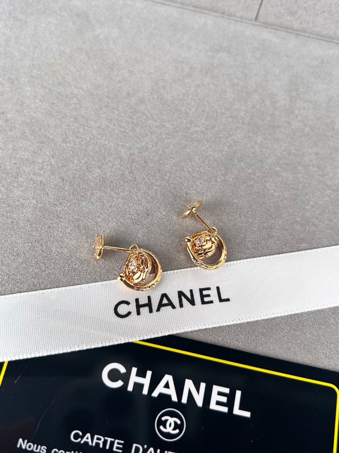 Chanel 香奶奶玫瑰金山茶花耳环～camelia系列18k金奢华珠宝 香家的山茶花不只是一朵花