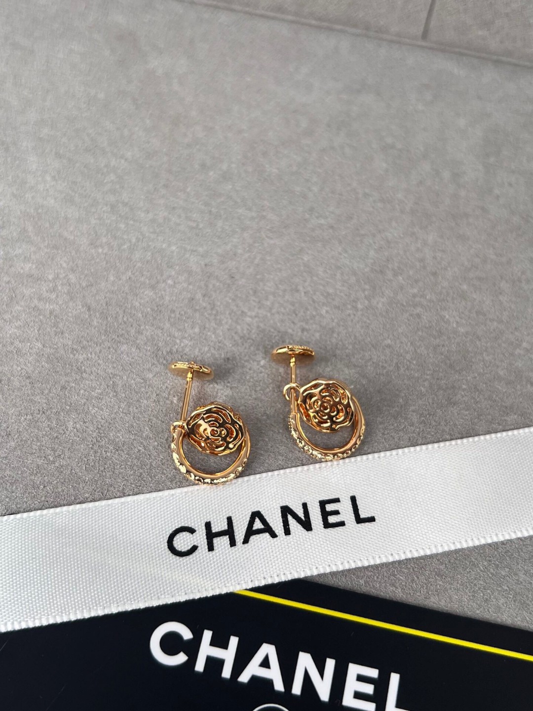 Chanel 香奶奶玫瑰金山茶花耳环～camelia系列18k金奢华珠宝 香家的山茶花不只是一朵花