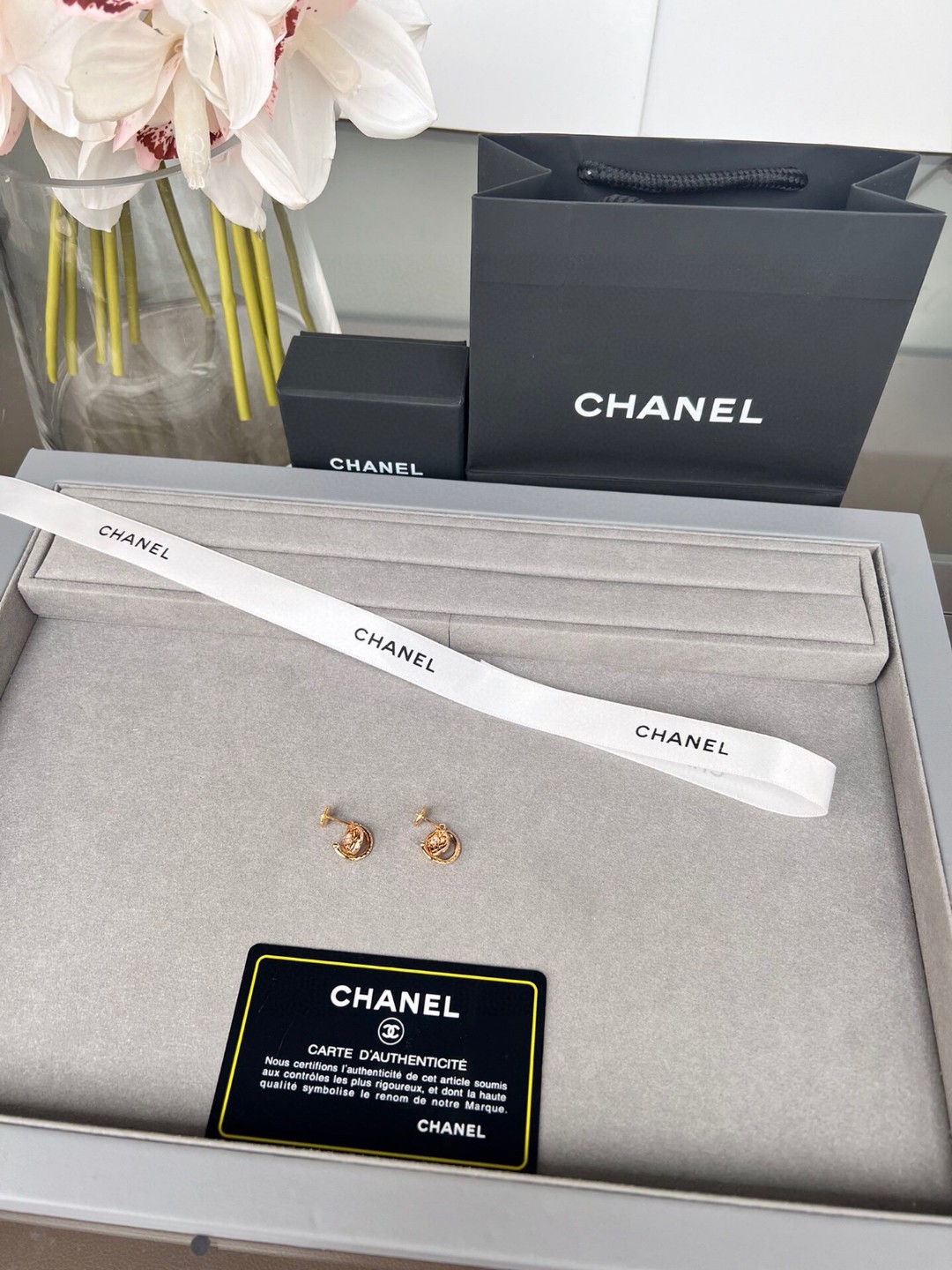 Chanel 香奶奶玫瑰金山茶花耳环～camelia系列18k金奢华珠宝 香家的山茶花不只是一朵花
