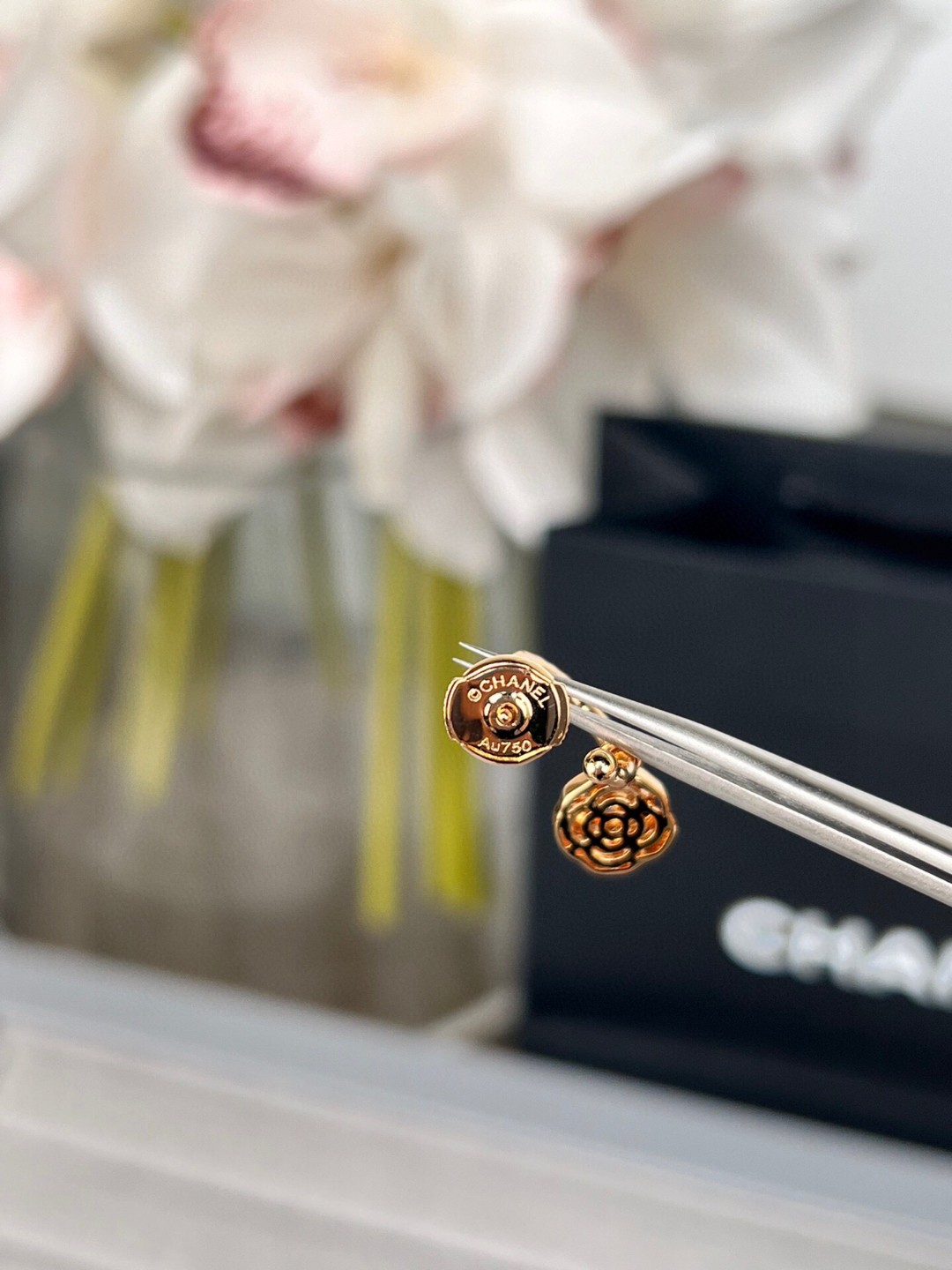 Chanel 香奶奶玫瑰金山茶花耳环～camelia系列18k金奢华珠宝 香家的山茶花不只是一朵花