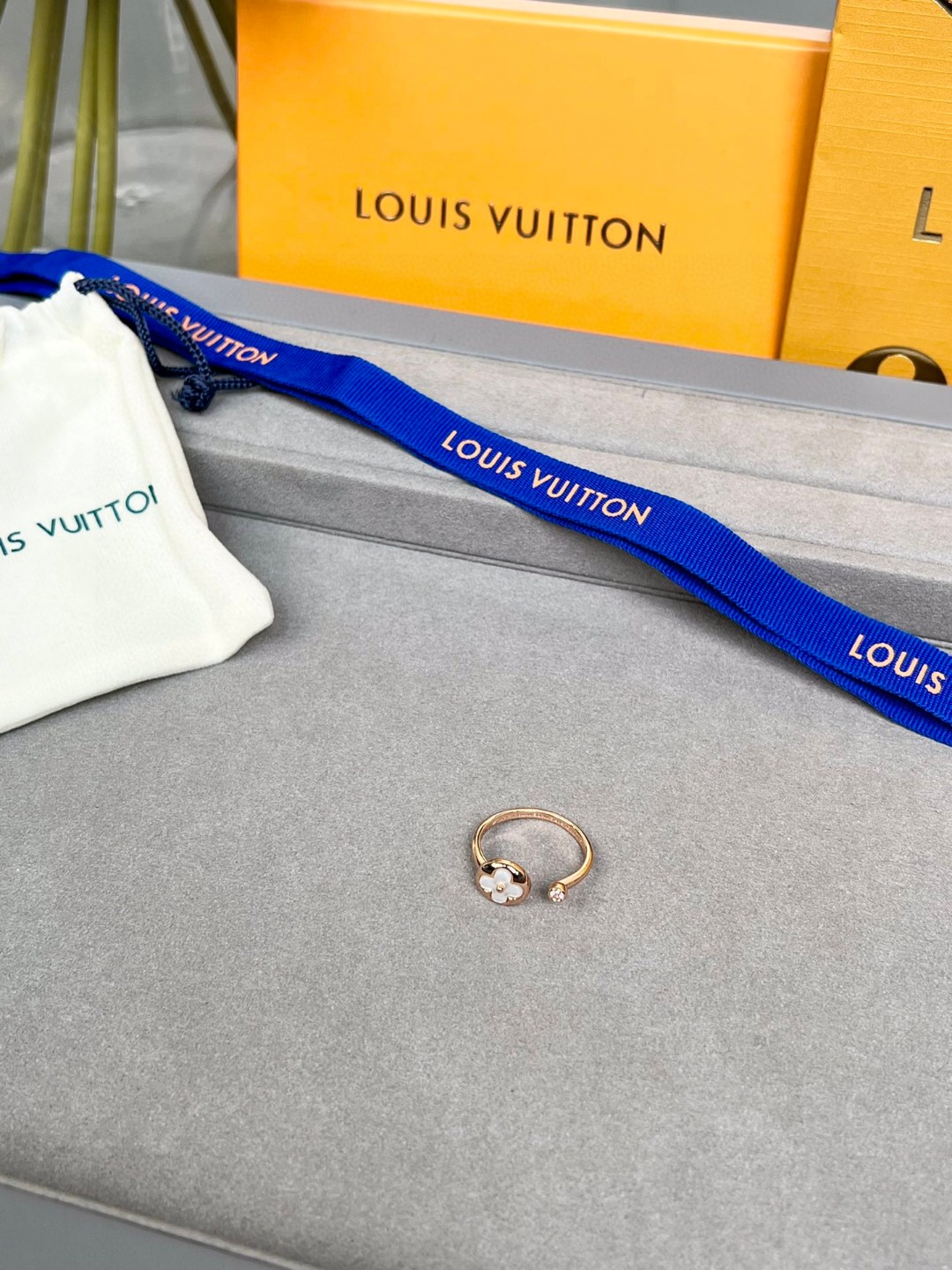 Louis Vuitton Кольцо 105