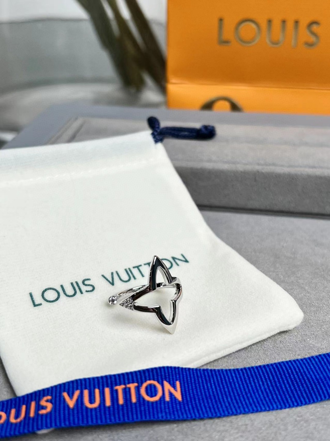 Колье камни бриллиант белый