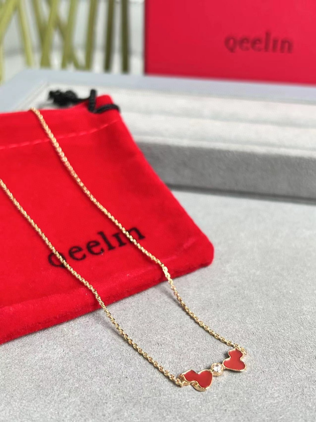 Колье чёрный белый