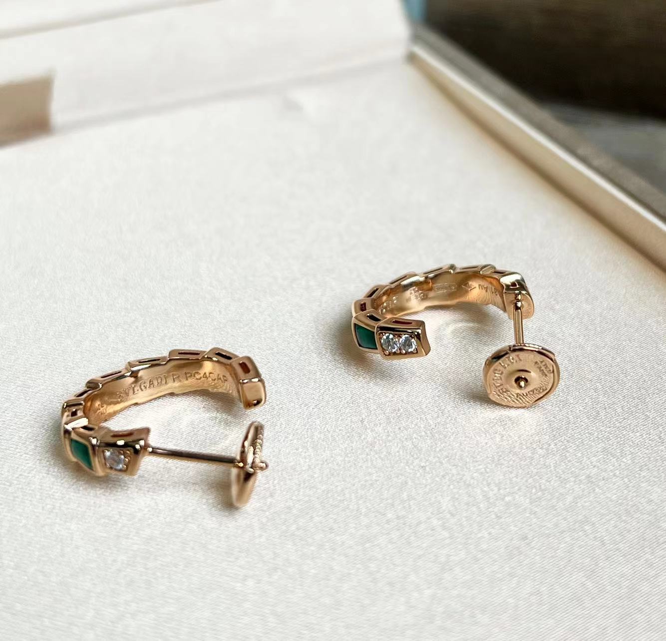 “Serzenti Snake Earring: Heartful and Fascinating Jewelry Collection” - 图片 2