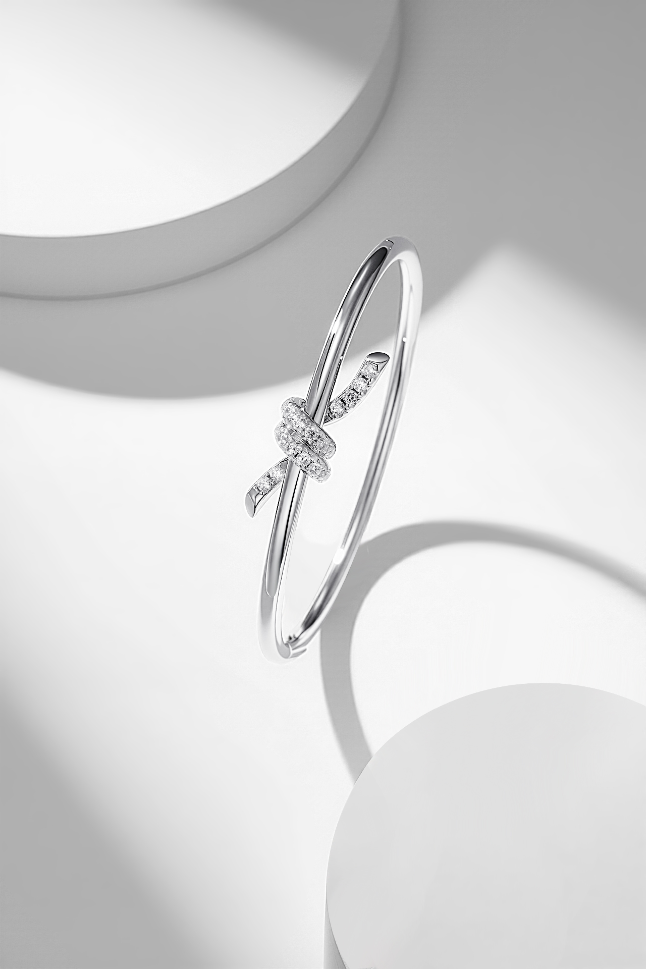 
Tiffany Knot新款登场
简约而不失格调，轻松驾驭多场合，一抹风采，尽显个性魅力，让你的每次出