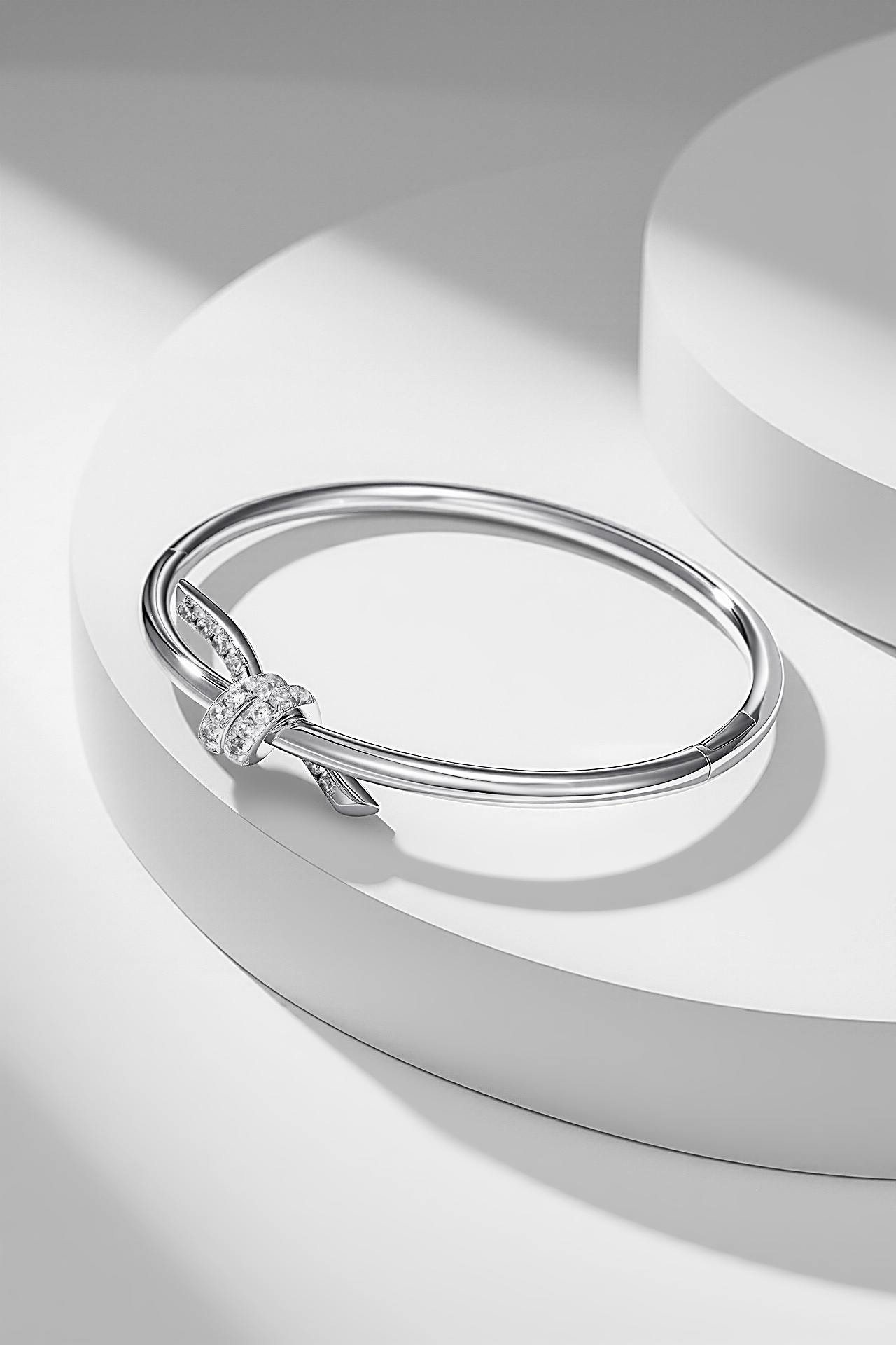 
Tiffany Knot新款登场
简约而不失格调，轻松驾驭多场合，一抹风采，尽显个性魅力，让你的每次出
