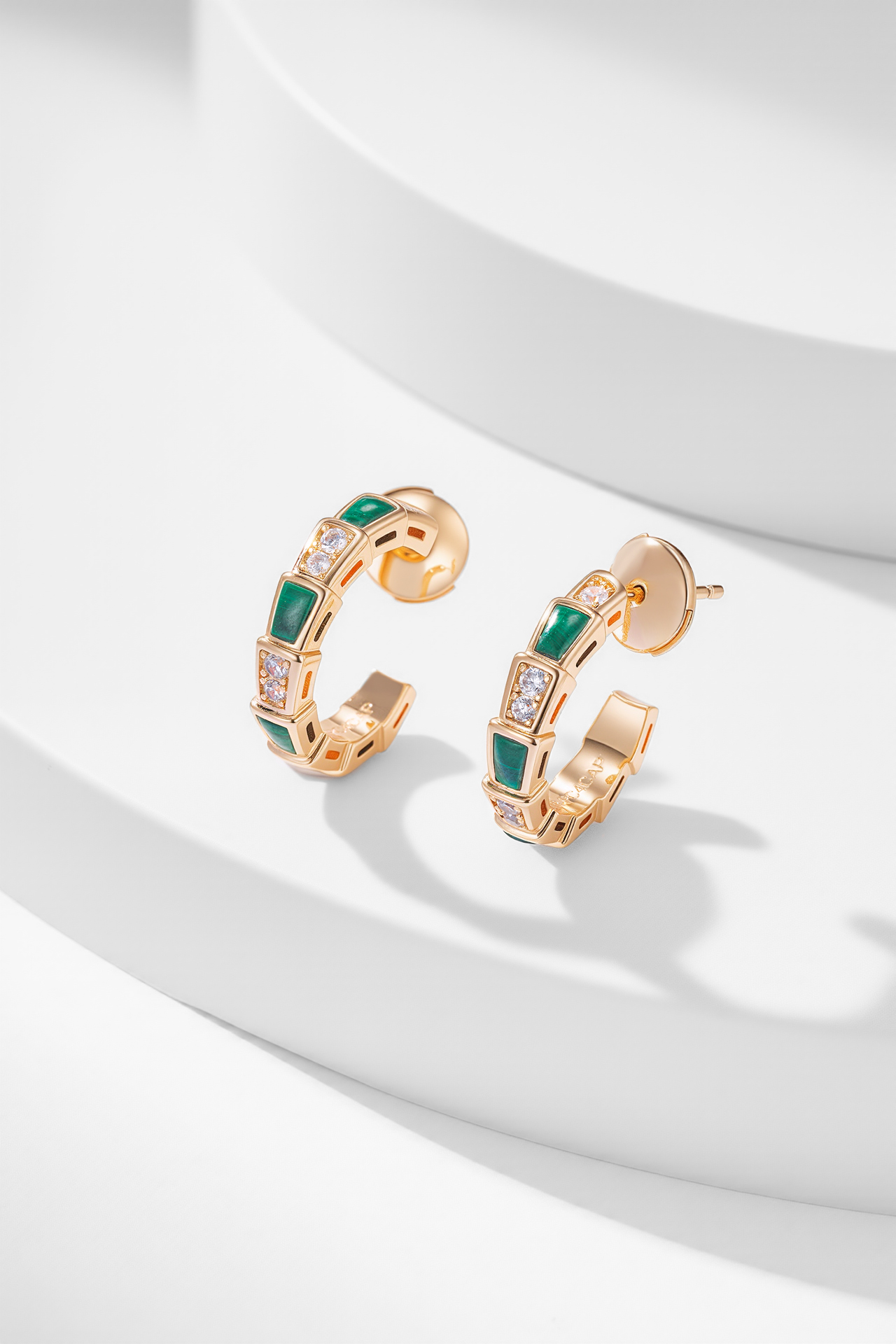 “Serzenti Snake Earring: Heartful and Fascinating Jewelry Collection in Small Size” - 图片 1