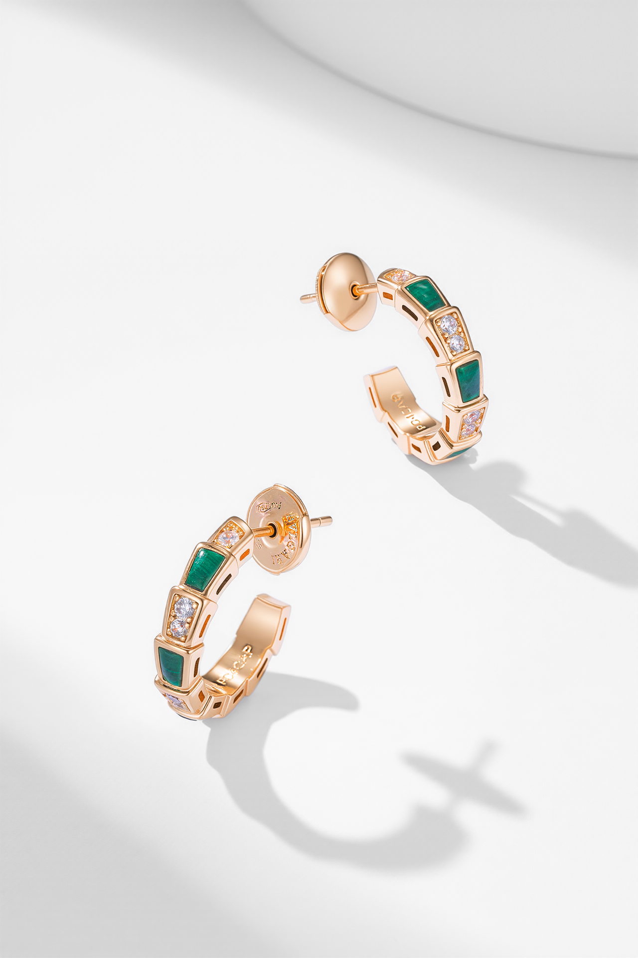 “Serzenti Snake Earring: Heartful and Fascinating Jewelry Collection in Small Size” - 图片 3