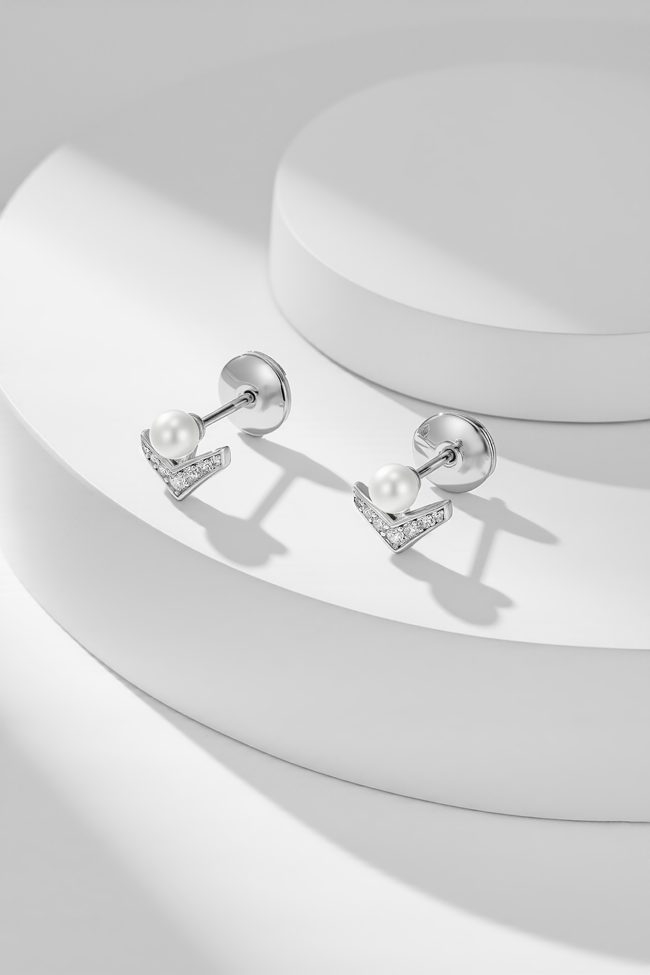 Luxurious Queen José ¥hine Josephine Series: Pearls, Diamonds, and Beryllium Embellishment