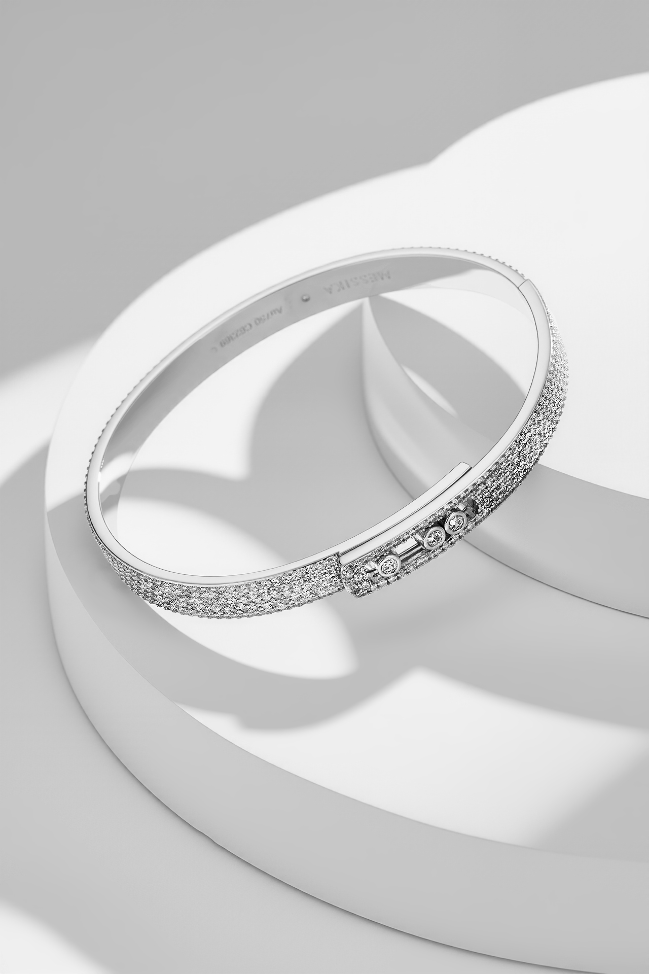 Popular Messika Nova Bracelets: Simple Design with Live Diamonds and Milky Way-like System