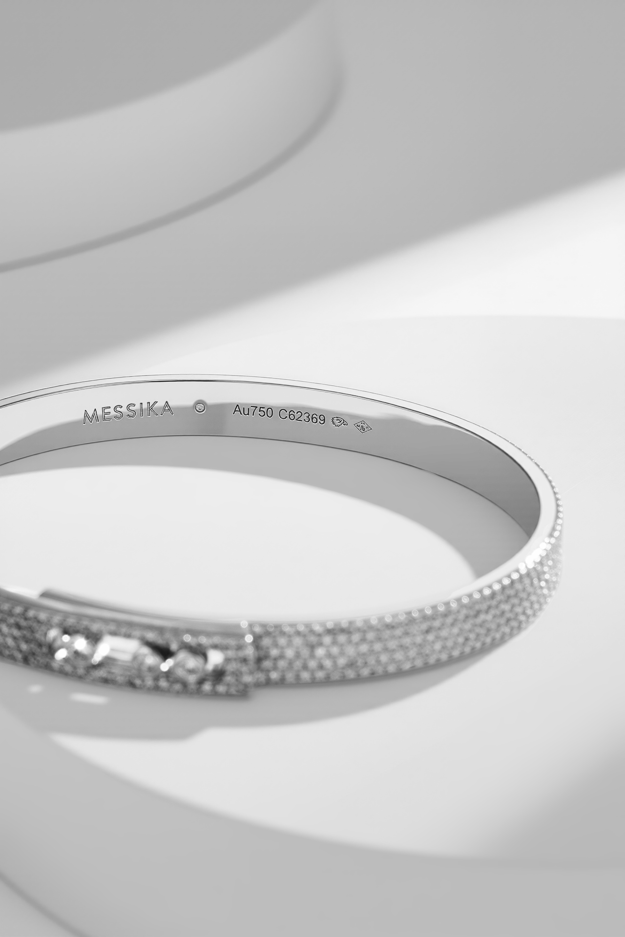 Popular Messika Nova Bracelets: Simple Design with Live Diamonds and Milky Way-like System - 图片 2