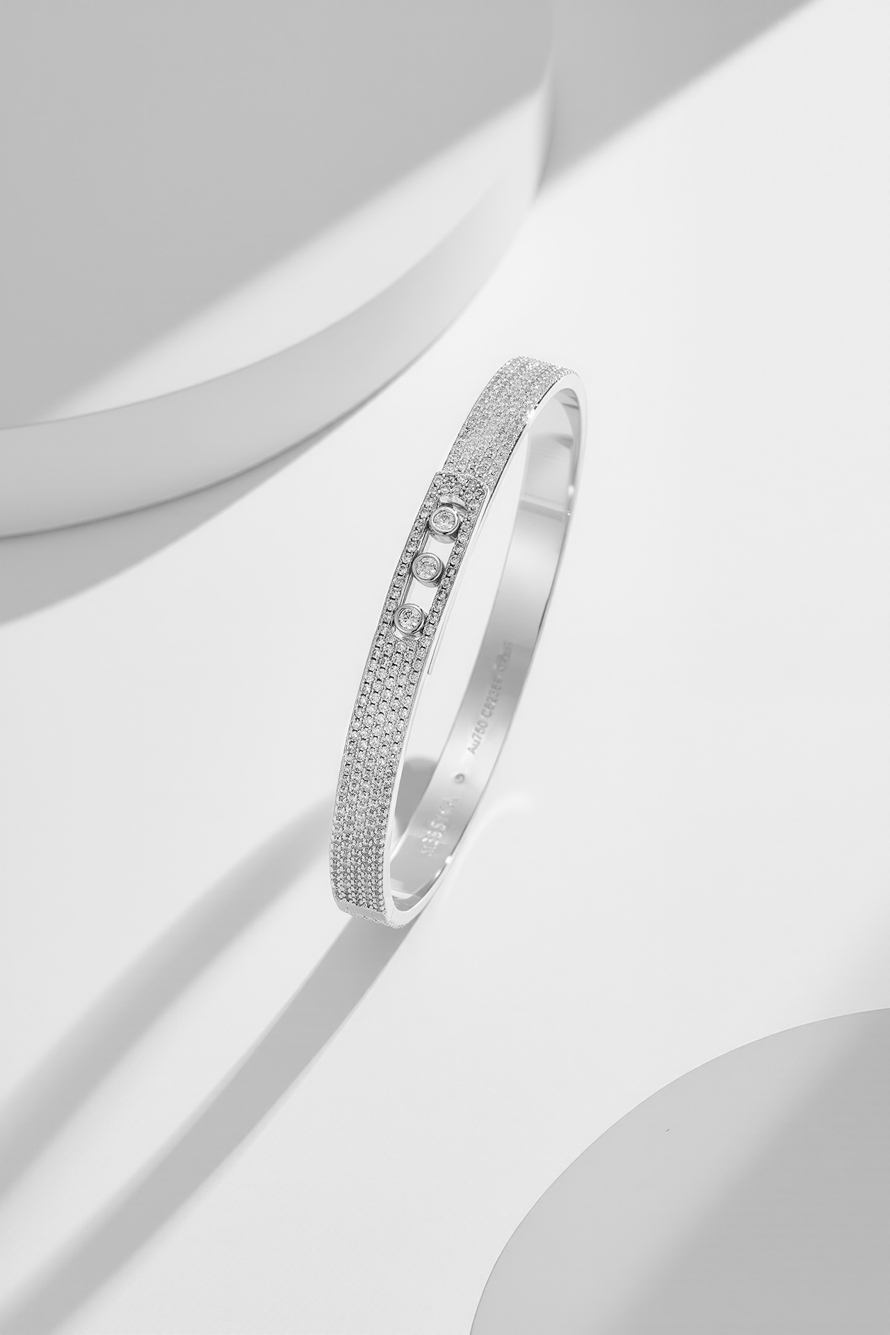 Popular Messika Nova Bracelets: Simple Design with Live Diamonds and Milky Way-like System - 图片 4