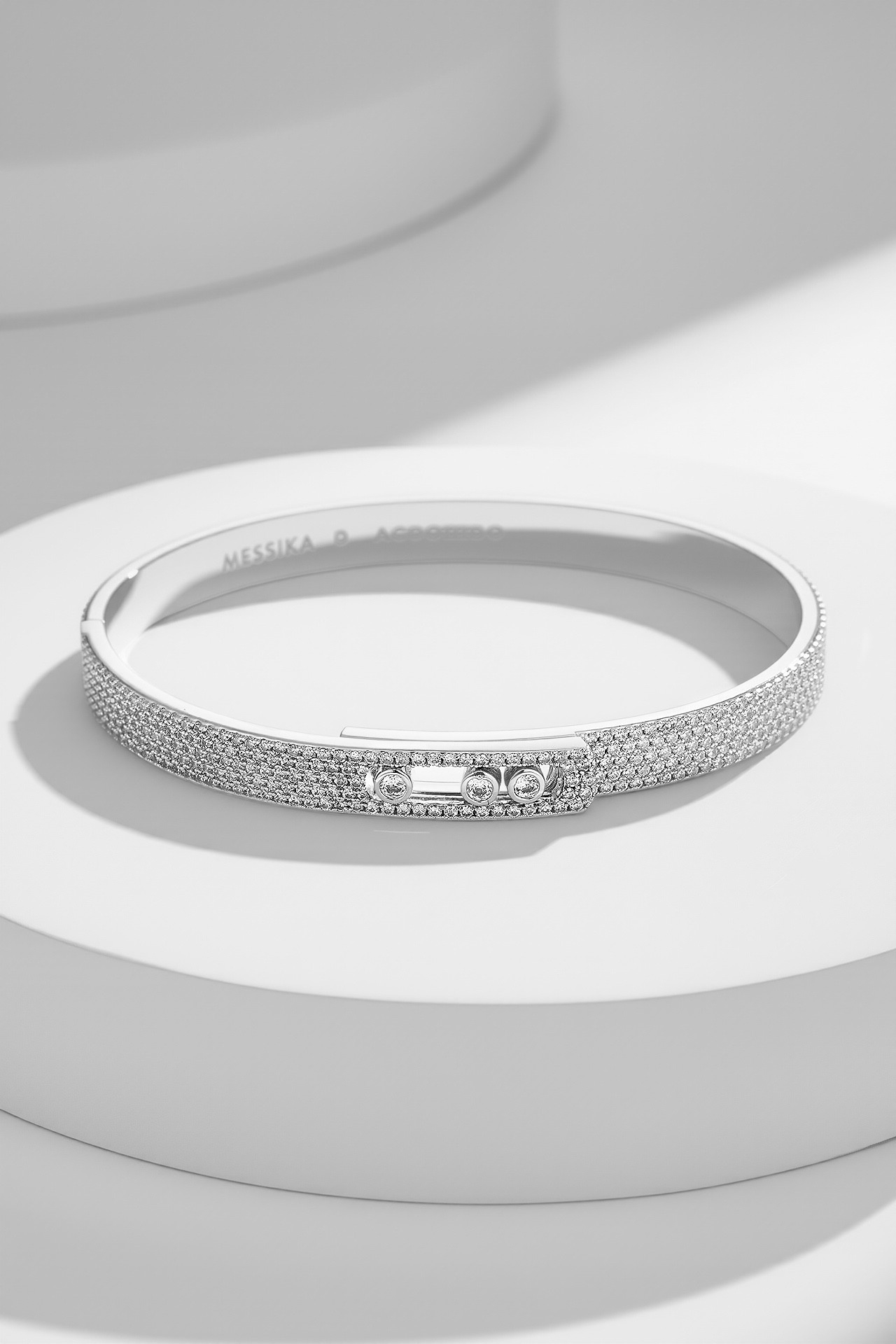 Popular Messika Nova Bracelets: Simple Design with Live Diamonds and Milky Way-like System - 图片 3