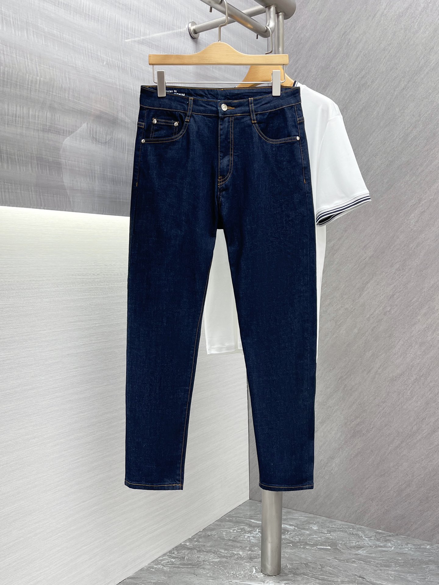 NO:132721,High-end customization>Office official website will be released simultaneously! All accessories are customized for original products, and the trading company's genuine product orders. High-end custom imported fabrics are extracted from natural plant fibers. They are thinner than ordinary cotton fabrics. They feel soft and comfortable to wear. They are not easy to irritate the skin. The fabric is hygroscopic and breathable. Size: 29 30 31 32 33 34 36,,alexander wang19860909高端定制>专柜官网同步发售！辅料全部原版定制出品,贸易公司真品订单.高级定制进口面料,以天然植物纖維提炼出来,比一般棉织物轻薄 手感柔软,穿着舒适 完全不易有刺激皮肤 面料吸湿性、透气性良好 尺码: 29 30 31 32 33 34 36,,alexander wang,Men's clothing