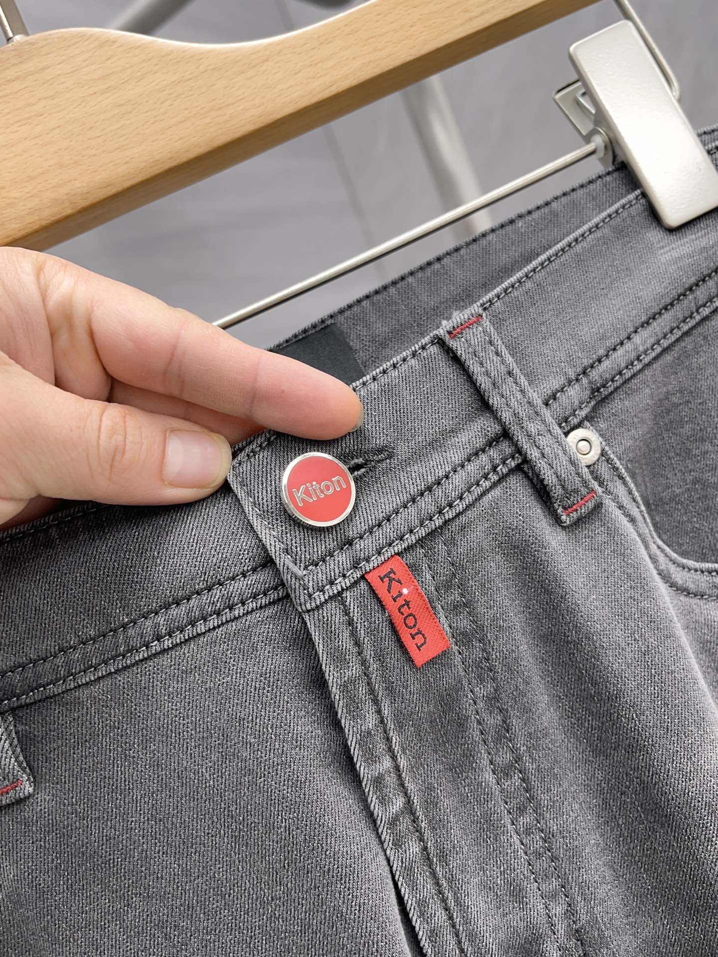 Kiton’s Winter Jeans: Trade-Grade, Sophisticated Production, Classic Style, Original Cotton, Cowboy Cloth. - 图片 5