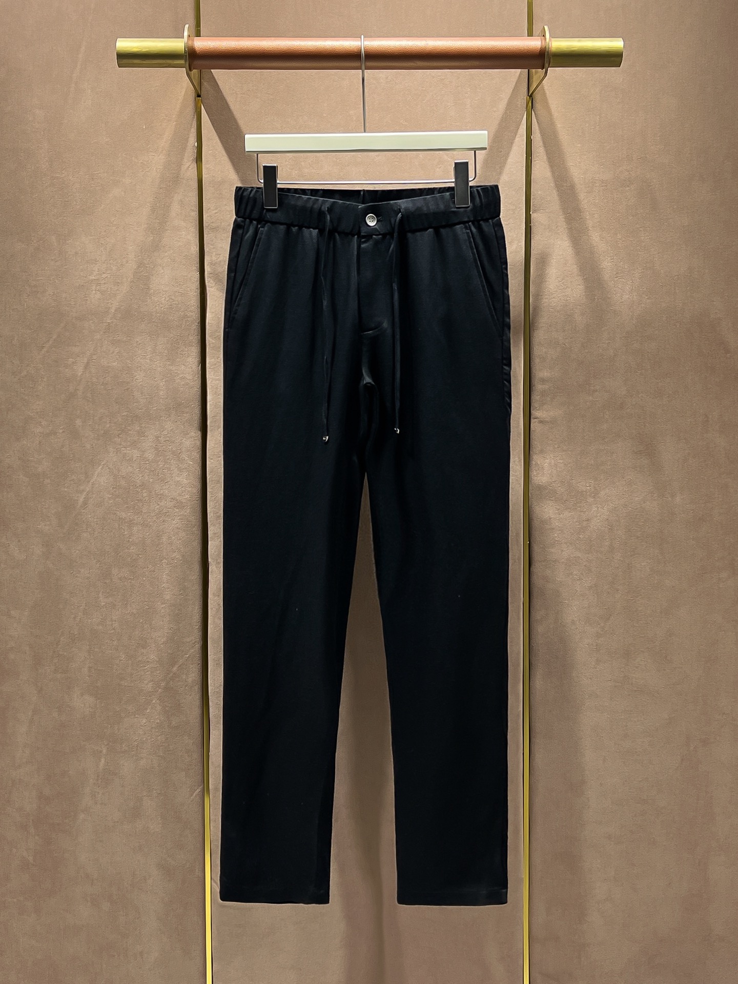 NO:160596,The counter official website will be released simultaneously! All accessories are customized for original products, and the trading company's genuine product orders. High-end custom imported fabrics are extracted from natural plant fibers. They are thinner than ordinary cotton fabrics. They feel soft and comfortable to wear. They are not easy to irritate the skin. The fabric is hygroscopic and breathable. Size: s-2xl,,alexander wang19860909专柜官网同步发售！辅料全部原版定制出品,贸易公司真品订单.高级定制进口面料,以天然植物纖維提炼出来,比一般棉织物轻薄 手感柔软,穿着舒适 完全不易有刺激皮肤 面料吸湿性、透气性良好 尺码: s-2xl,,alexander wang,Men's clothing