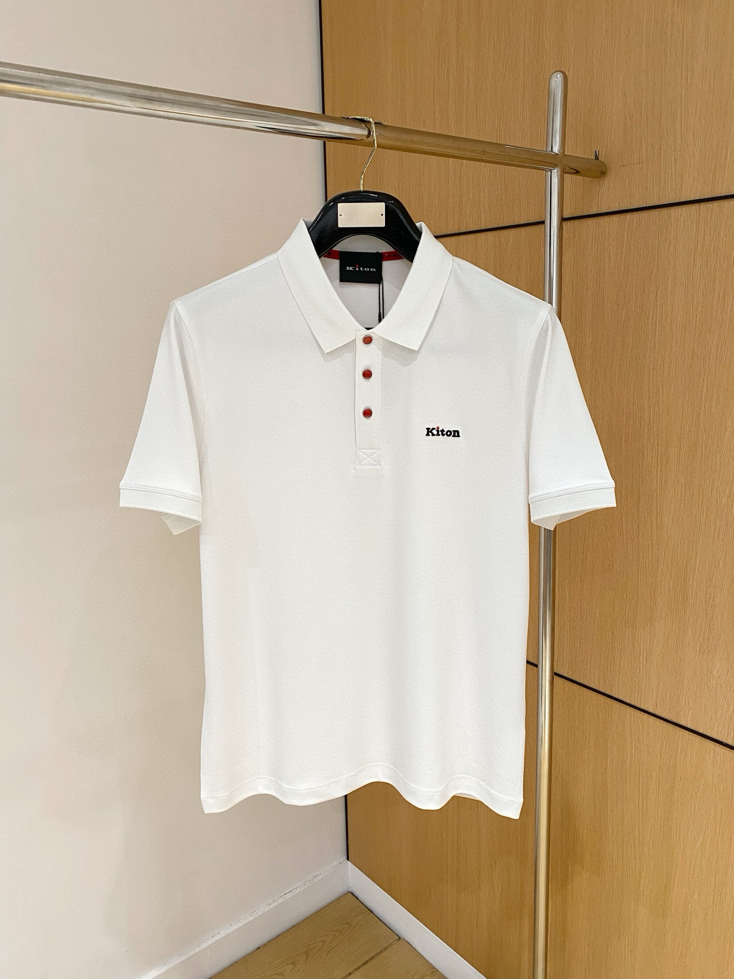 NO:518791,Top quality>Office official website is released simultaneously! All accessories are customized for original products, and the trading company's genuine product orders. High-end custom imported fabrics are extracted from natural plant fibers. They are thinner than ordinary cotton fabrics. They feel soft and comfortable to wear. They are not easy to irritate the skin. The fabric is hygroscopic and breathable. Size: 48-56,,alexander wang19860909顶级品质>专柜官网同步发售！辅料全部原版定制出品,贸易公司真品订单.高级定制进口面料,以天然植物纖維提炼出来,比一般棉织物轻薄 手感柔软,穿着舒适 完全不易有刺激皮肤 面料吸湿性、透气性良好 尺码: 48-56,,alexander wang,Men's clothing