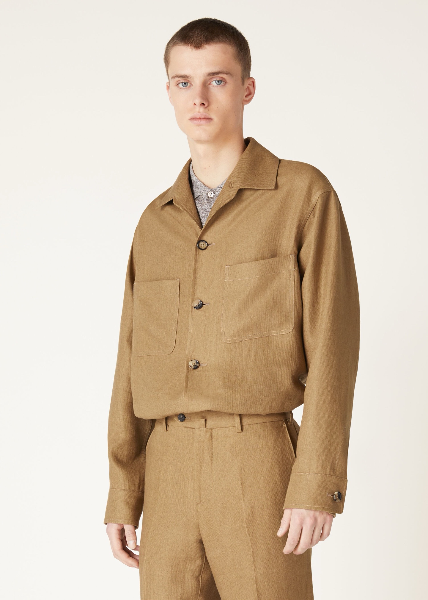 NO:502351,Top quality>Office official website is released simultaneously! All accessories are customized for original products, and the trading company's genuine product orders. High-end custom imported fabrics are extracted from natural plant fibers. They are thinner than ordinary cotton fabrics. They feel soft and comfortable to wear. They are not easy to irritate the skin. The fabric is hygroscopic and breathable. Size: 48-56,,alexander wang19860909顶级品质>专柜官网同步发售！辅料全部原版定制出品,贸易公司真品订单.高级定制进口面料,以天然植物纖維提炼出来,比一般棉织物轻薄 手感柔软,穿着舒适 完全不易有刺激皮肤 面料吸湿性、透气性良好 尺码: 48-56,,alexander wang,Men's clothing