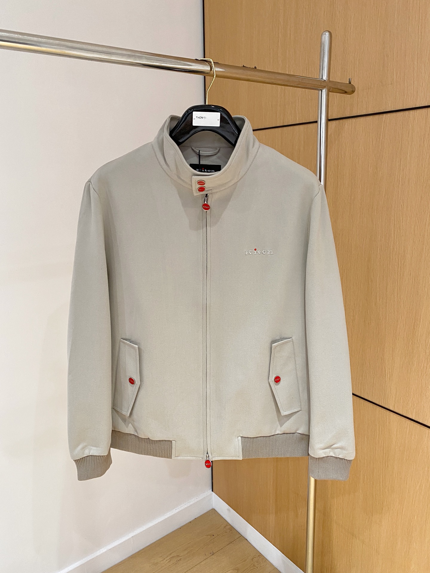 NO:514925,Top quality>Office official website is released simultaneously! All accessories are customized for original products, and the trading company's genuine product orders. High-end custom imported fabrics are extracted from natural plant fibers. They are thinner than ordinary cotton fabrics. They feel soft and comfortable to wear. They are not easy to irritate the skin. The fabric is hygroscopic and breathable. Size: 48-56,,alexander wang19860909顶级品质>专柜官网同步发售！辅料全部原版定制出品,贸易公司真品订单.高级定制进口面料,以天然植物纖維提炼出来,比一般棉织物轻薄 手感柔软,穿着舒适 完全不易有刺激皮肤 面料吸湿性、透气性良好 尺码: 48-56,,alexander wang,Men's clothing