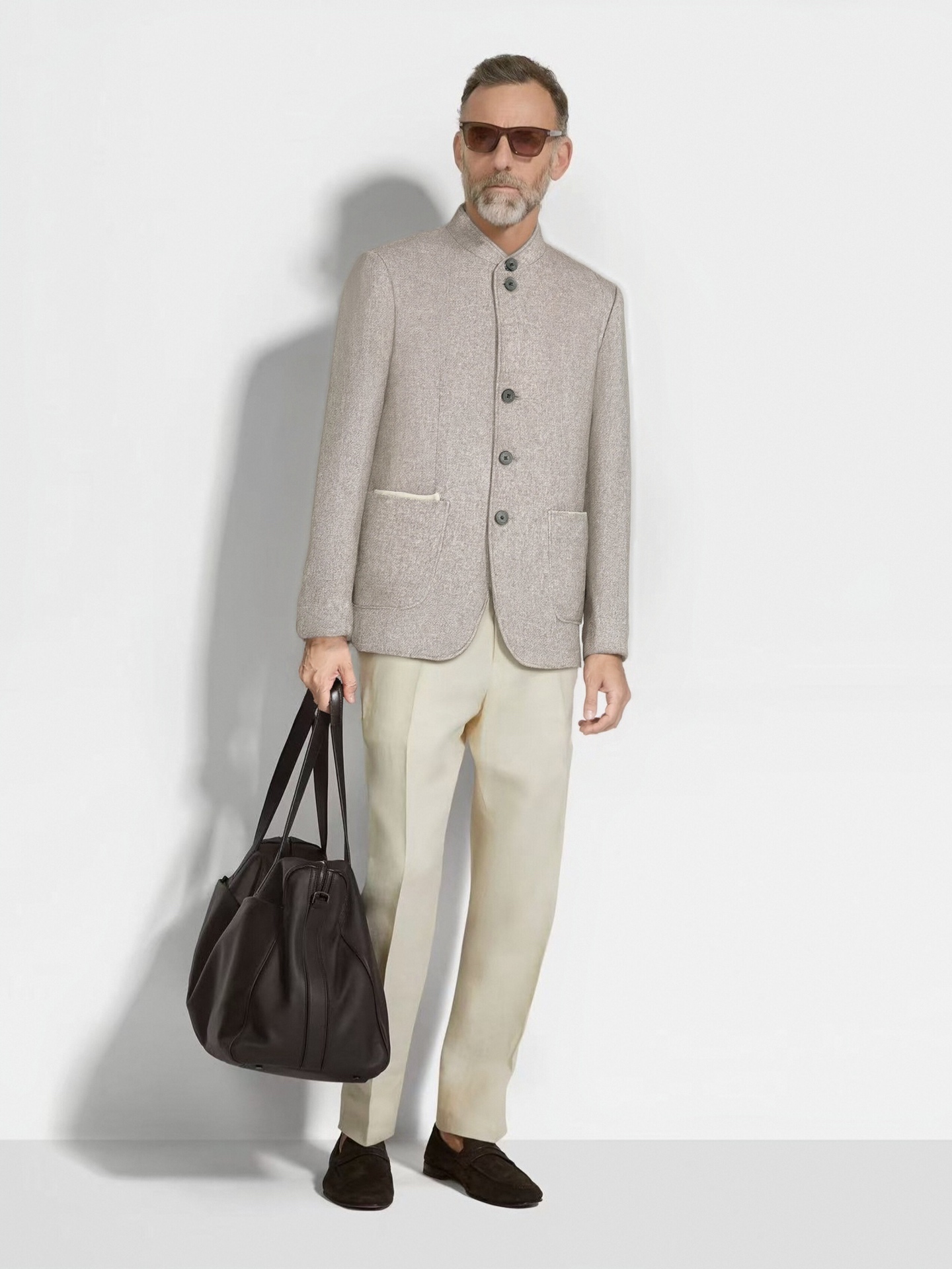 NO:546117,Top quality>Office official website is released simultaneously! All accessories are customized for original products, and the trading company's genuine product orders. High-end custom imported fabrics are extracted from natural plant fibers. They are thinner than ordinary cotton fabrics. They feel soft and comfortable to wear. They are not easy to irritate the skin. The fabric is hygroscopic and breathable. Size: 48-54,,alexander wang19860909顶级品质>专柜官网同步发售！辅料全部原版定制出品,贸易公司真品订单.高级定制进口面料,以天然植物纖維提炼出来,比一般棉织物轻薄 手感柔软,穿着舒适 完全不易有刺激皮肤 面料吸湿性、透气性良好 尺码: 48-54,,alexander wang,Men's clothing