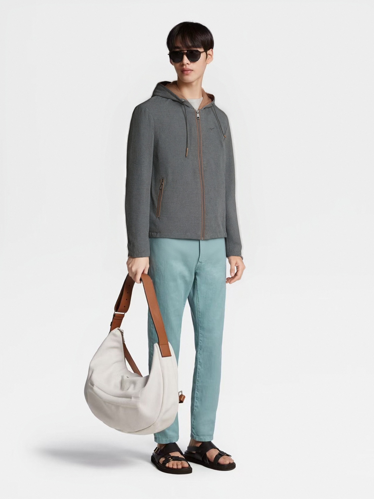 NO:546108,Top quality>Office official website is released simultaneously! All accessories are customized for original products, and the trading company's genuine product orders. High-end custom imported fabrics are extracted from natural plant fibers. They are thinner than ordinary cotton fabrics. They feel soft and comfortable to wear. They are not easy to irritate the skin. The fabric is hygroscopic and breathable. Size: 48-56,,alexander wang19860909顶级品质>专柜官网同步发售！辅料全部原版定制出品,贸易公司真品订单.高级定制进口面料,以天然植物纖維提炼出来,比一般棉织物轻薄 手感柔软,穿着舒适 完全不易有刺激皮肤 面料吸湿性、透气性良好 尺码: 48-56,,alexander wang,Men's clothing