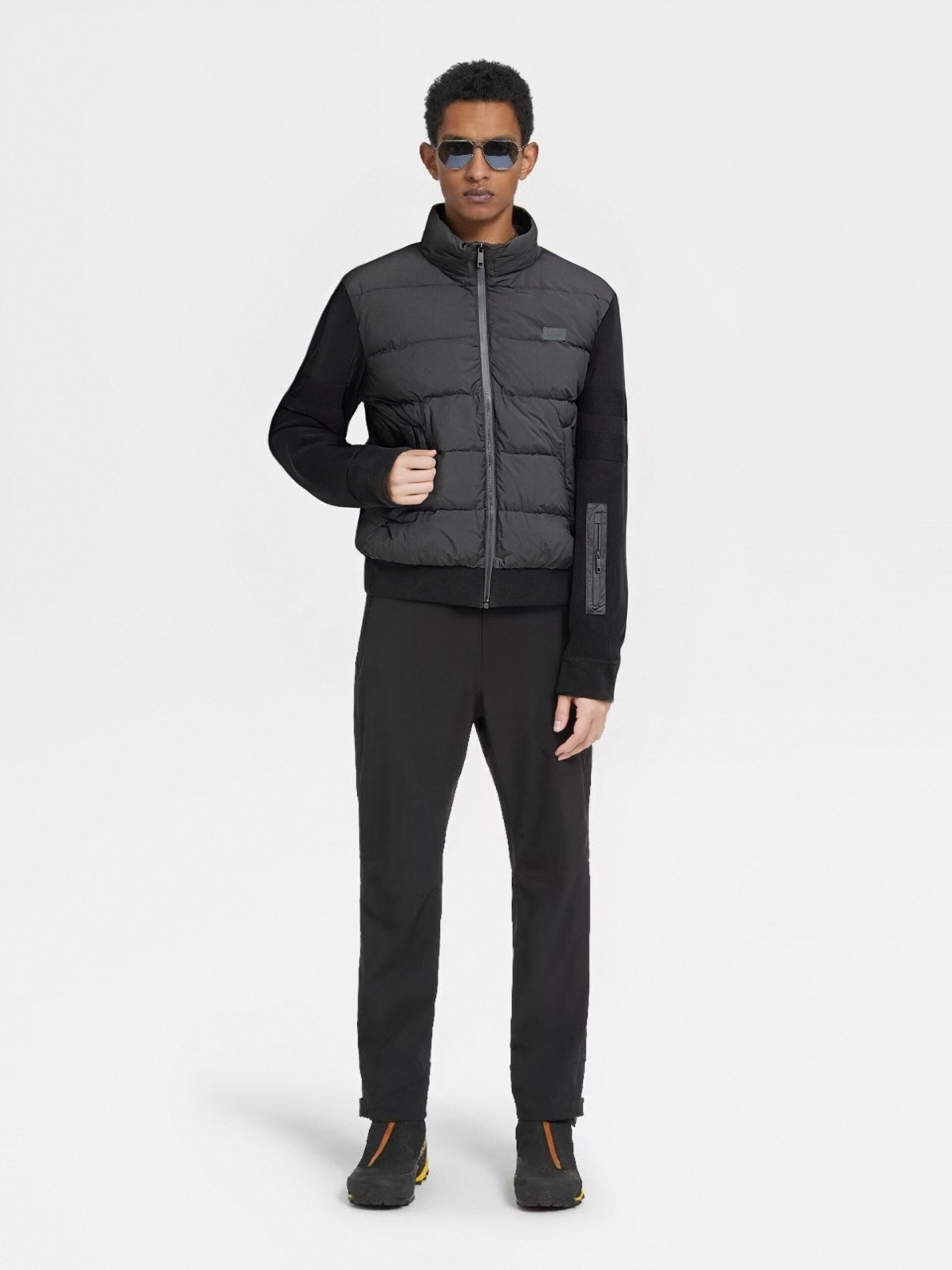 NO:547218,Cotton Clothing Top Quality>Office Official Website is released simultaneously! All accessories are customized for original products, and the trading company's genuine product orders. High-end custom imported fabrics are extracted from natural plant fibers. They are thinner than ordinary cotton fabrics. They feel soft and comfortable to wear. They are not easy to irritate the skin. The fabric is hygroscopic and breathable. Size: 48-56,,alexander wang19860909棉服 顶级品质>专柜官网同步发售！辅料全部原版定制出品,贸易公司真品订单.高级定制进口面料,以天然植物纖維提炼出来,比一般棉织物轻薄 手感柔软,穿着舒适 完全不易有刺激皮肤 面料吸湿性、透气性良好 尺码: 48-56,,alexander wang,Men's clothing